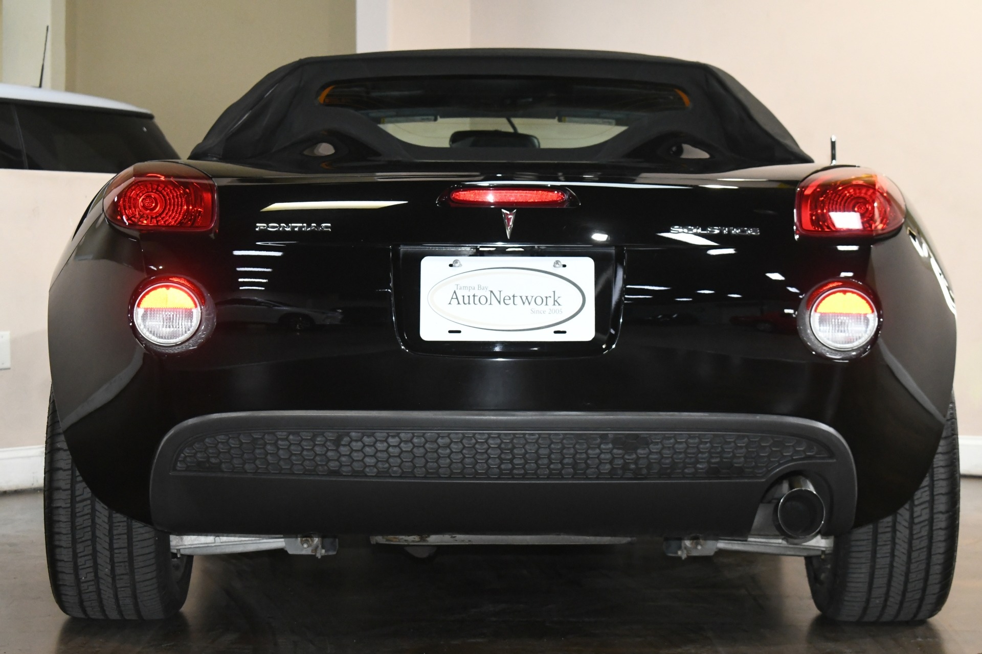 2006 Pontiac Solstice Convertible photo 2