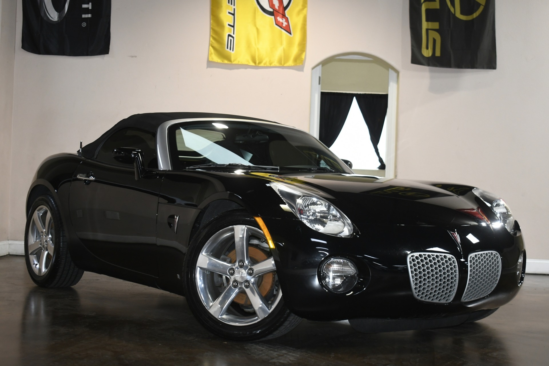 2006 Pontiac Solstice Convertible photo 3