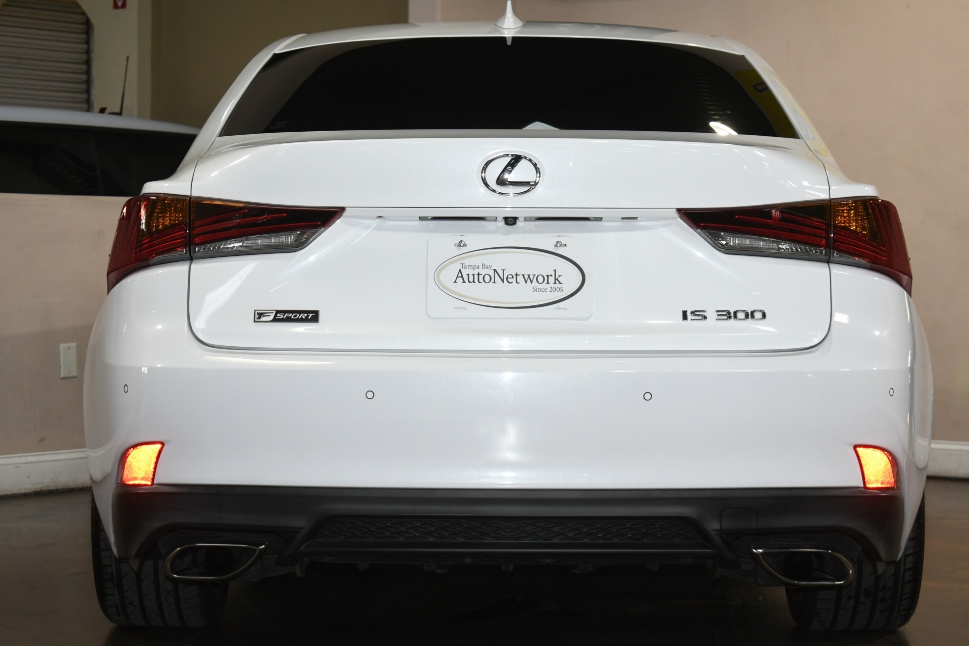 2018 Lexus IS 300 F SPORT photo 2