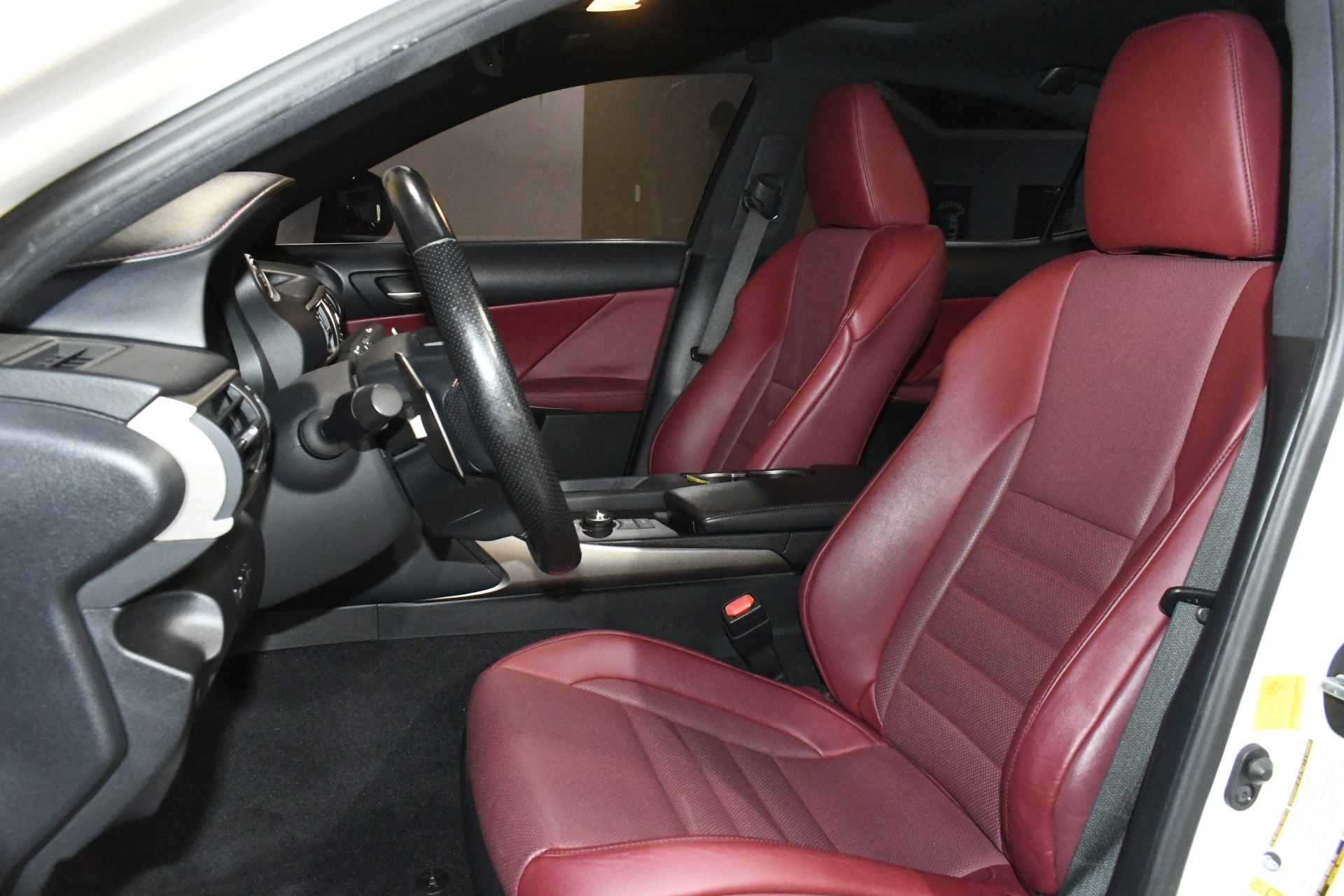 2018 Lexus IS 300 F SPORT photo 4