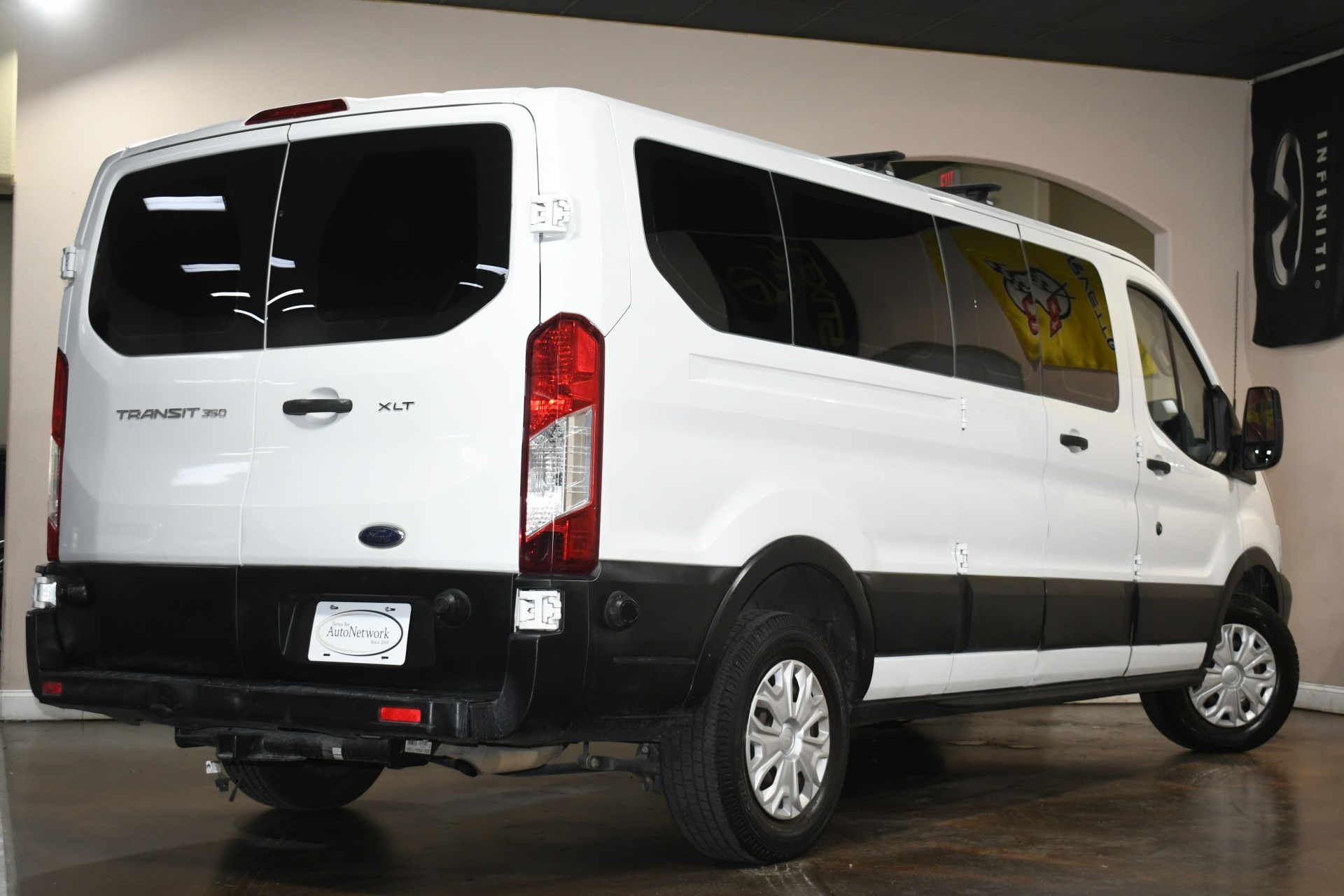 2015 Ford Transit XLT photo 4