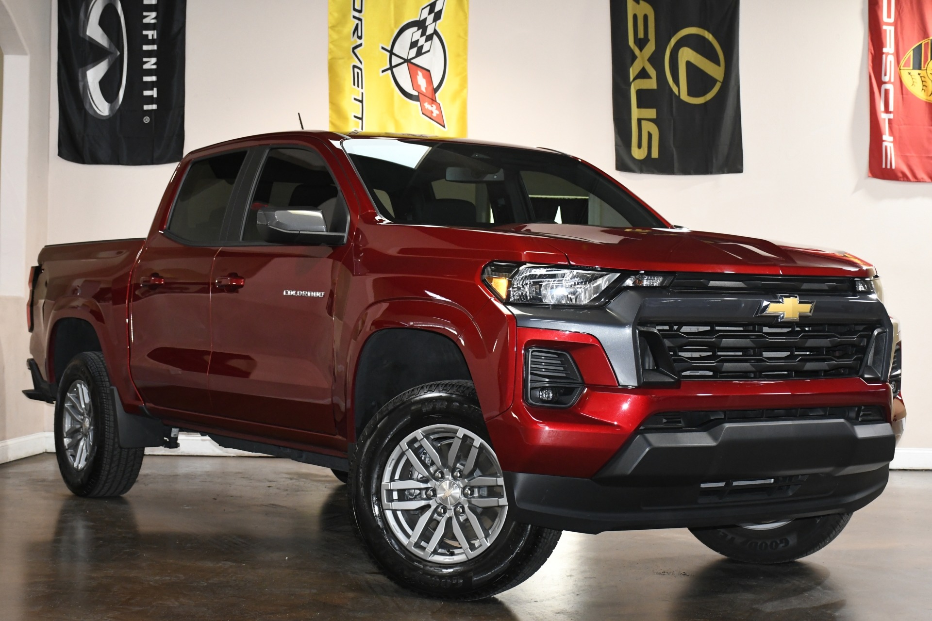 2024 Chevrolet Colorado LT photo 2