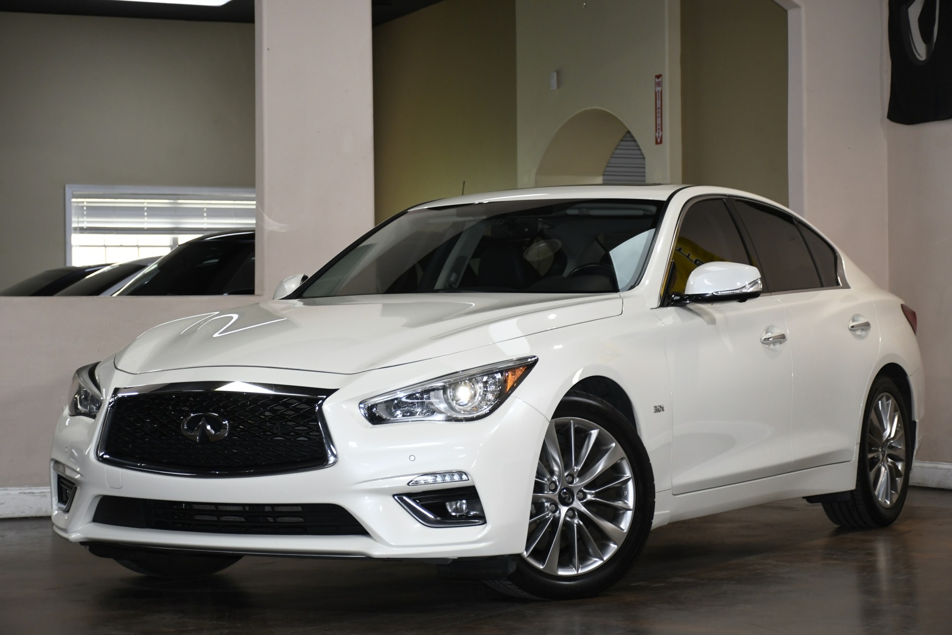 2019 Infiniti Q50 3.0t LUXE photo 3