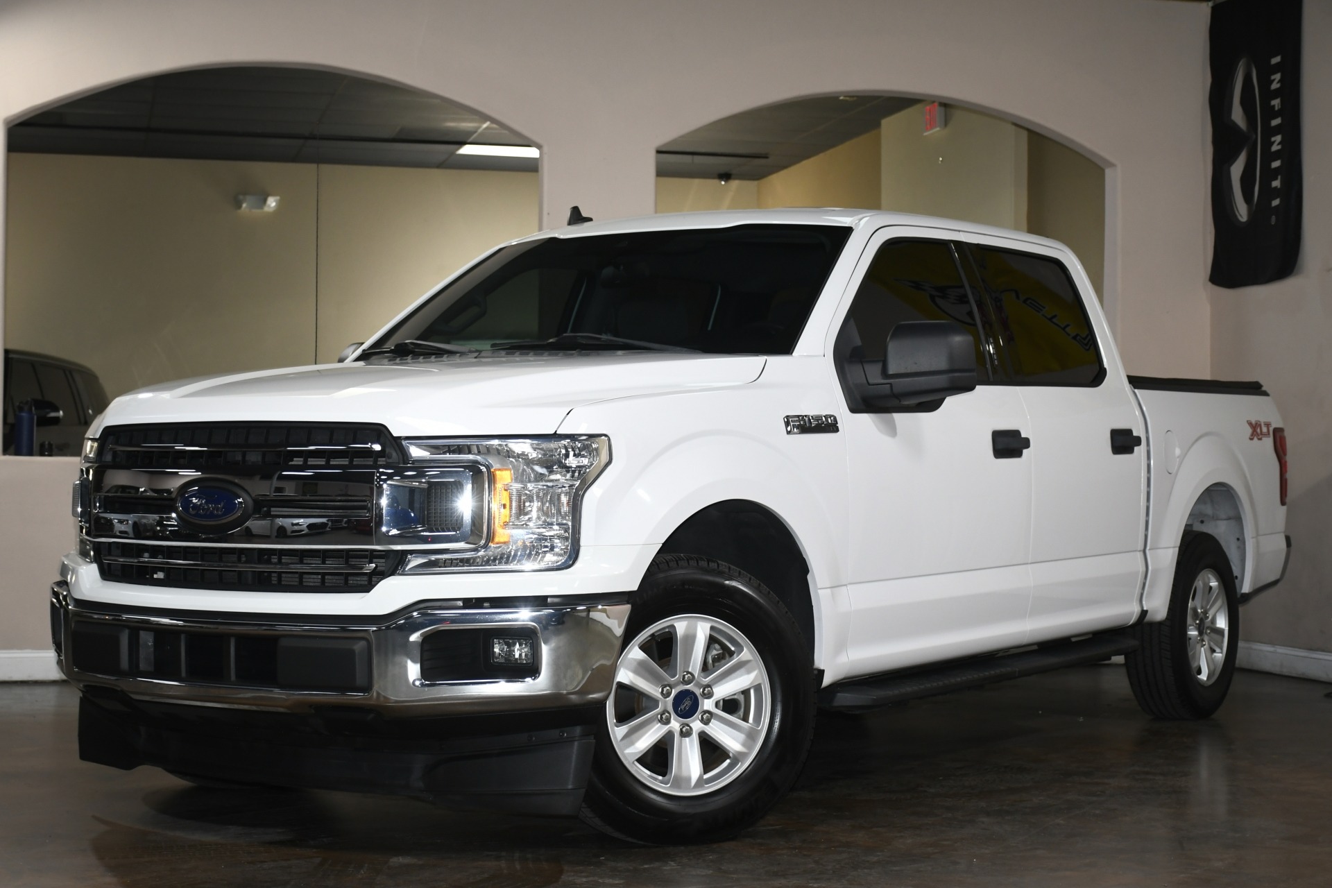 2019 Ford F-150 XLT photo 2