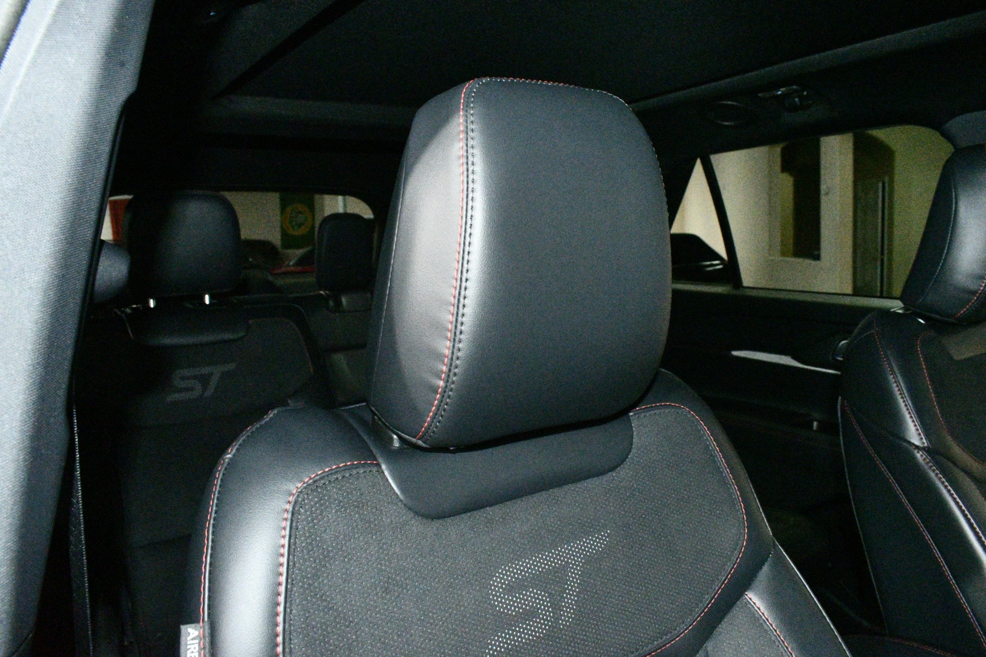 2025 Ford Explorer ST - Photo 10