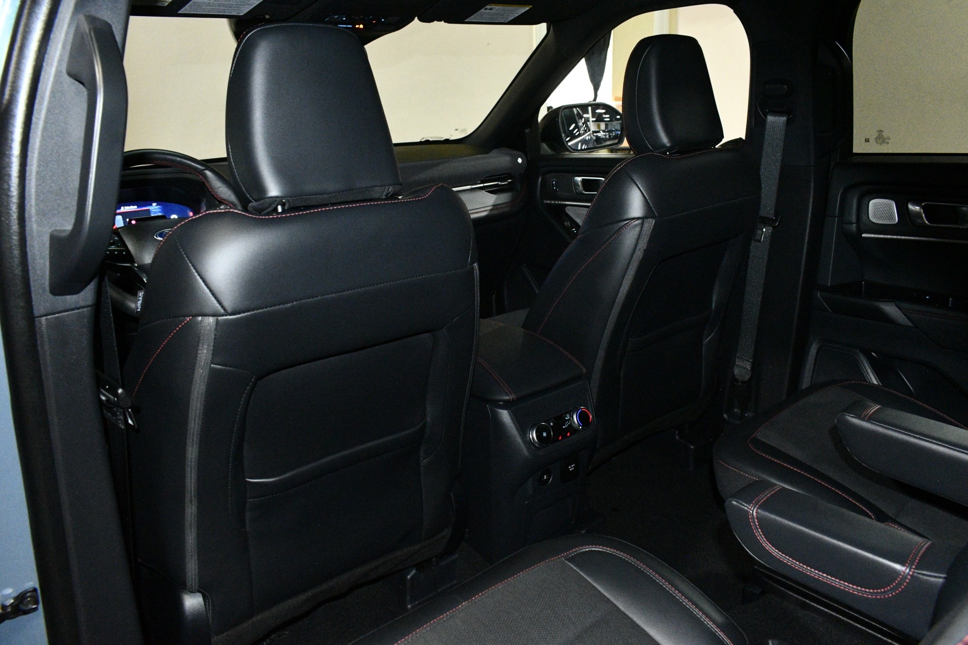 2025 Ford Explorer ST - Photo 15
