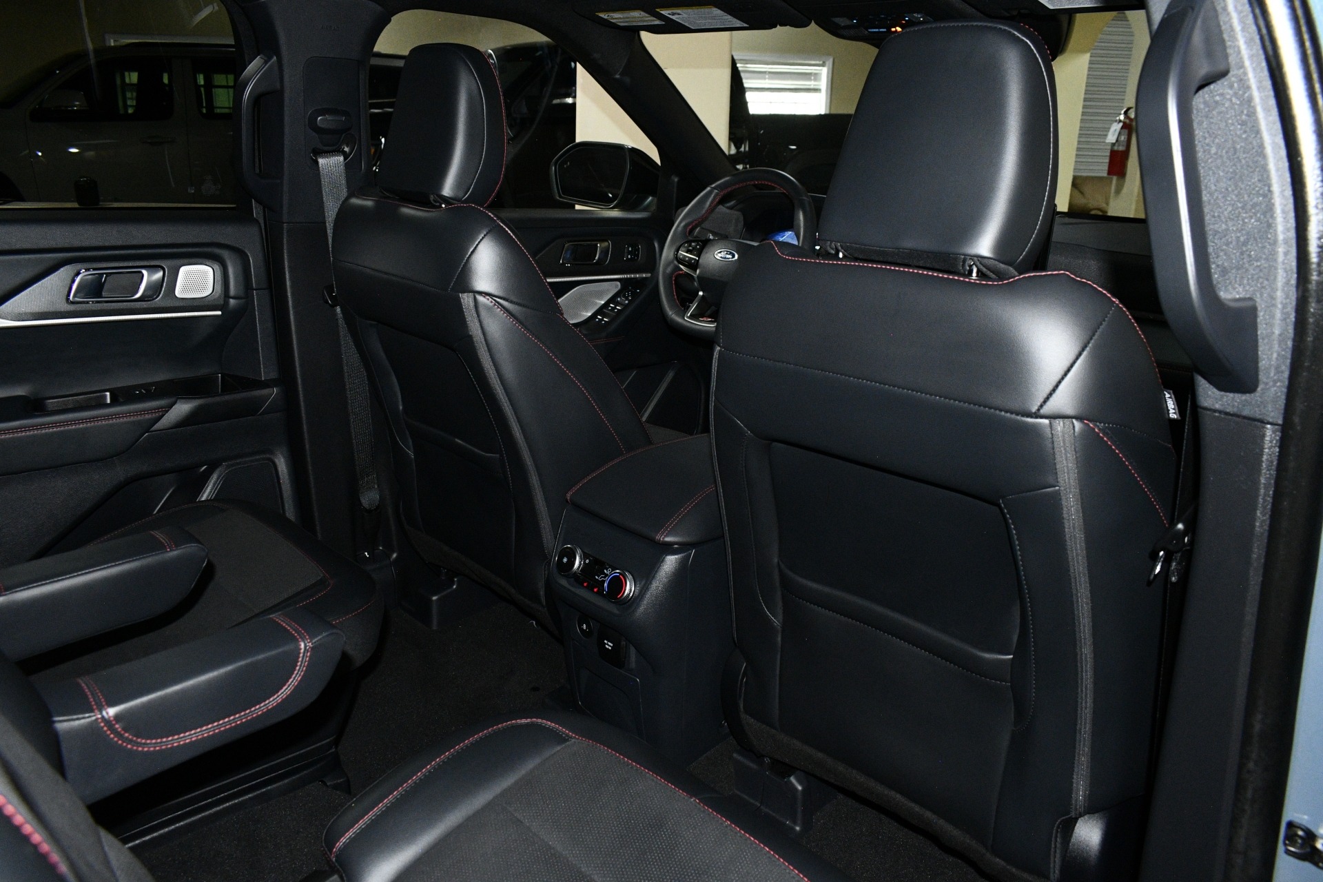 2025 Ford Explorer ST - Photo 16