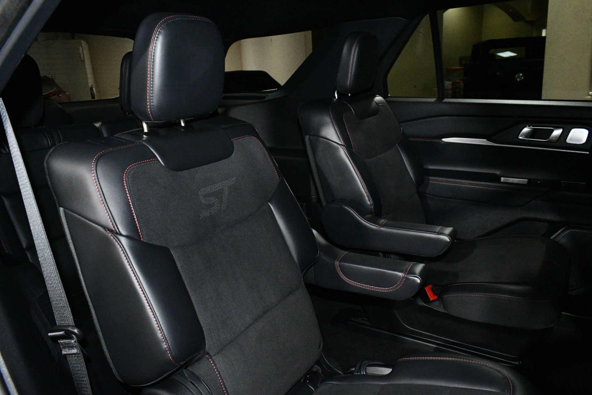 2025 Ford Explorer ST - Photo 18