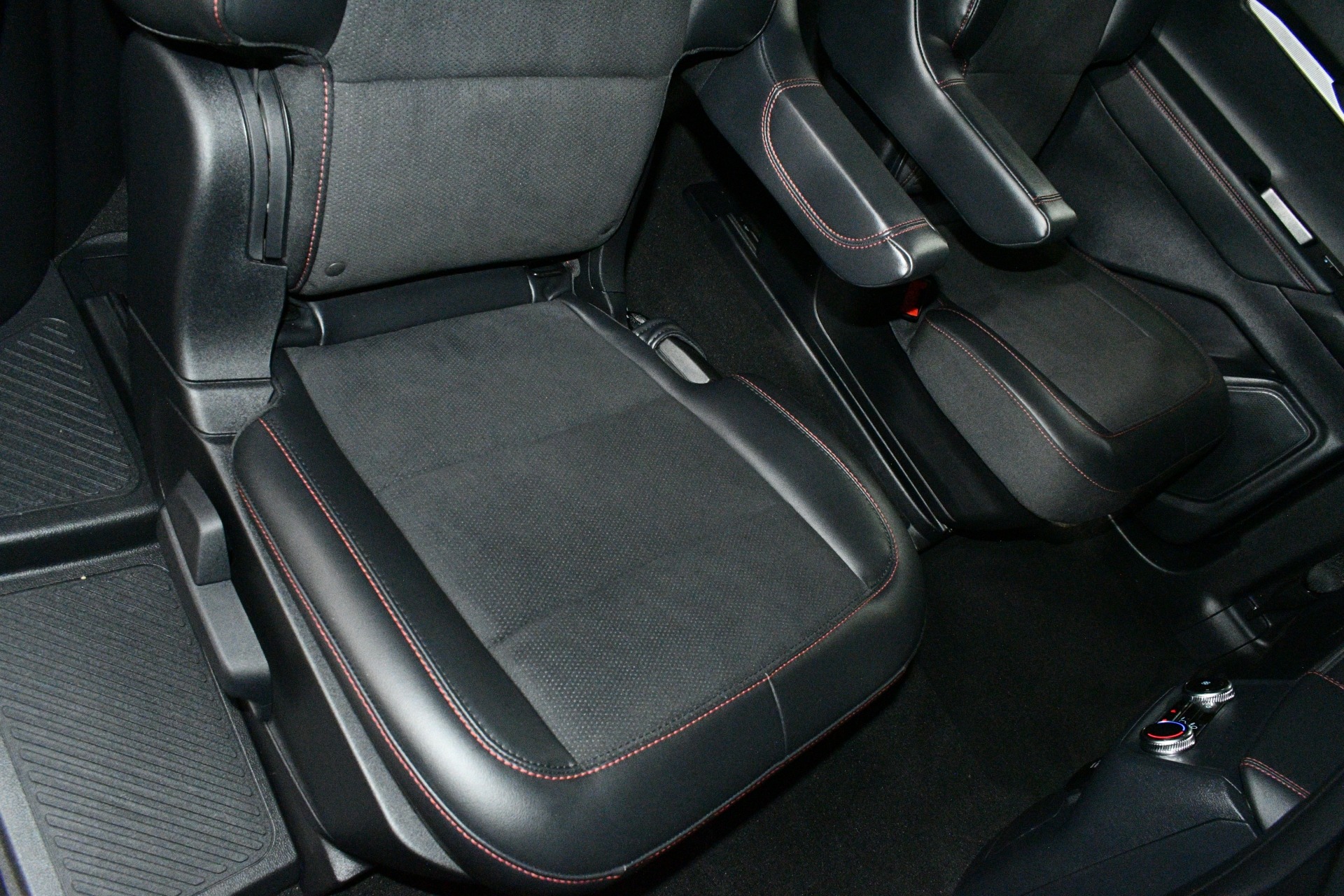 2025 Ford Explorer ST - Photo 20