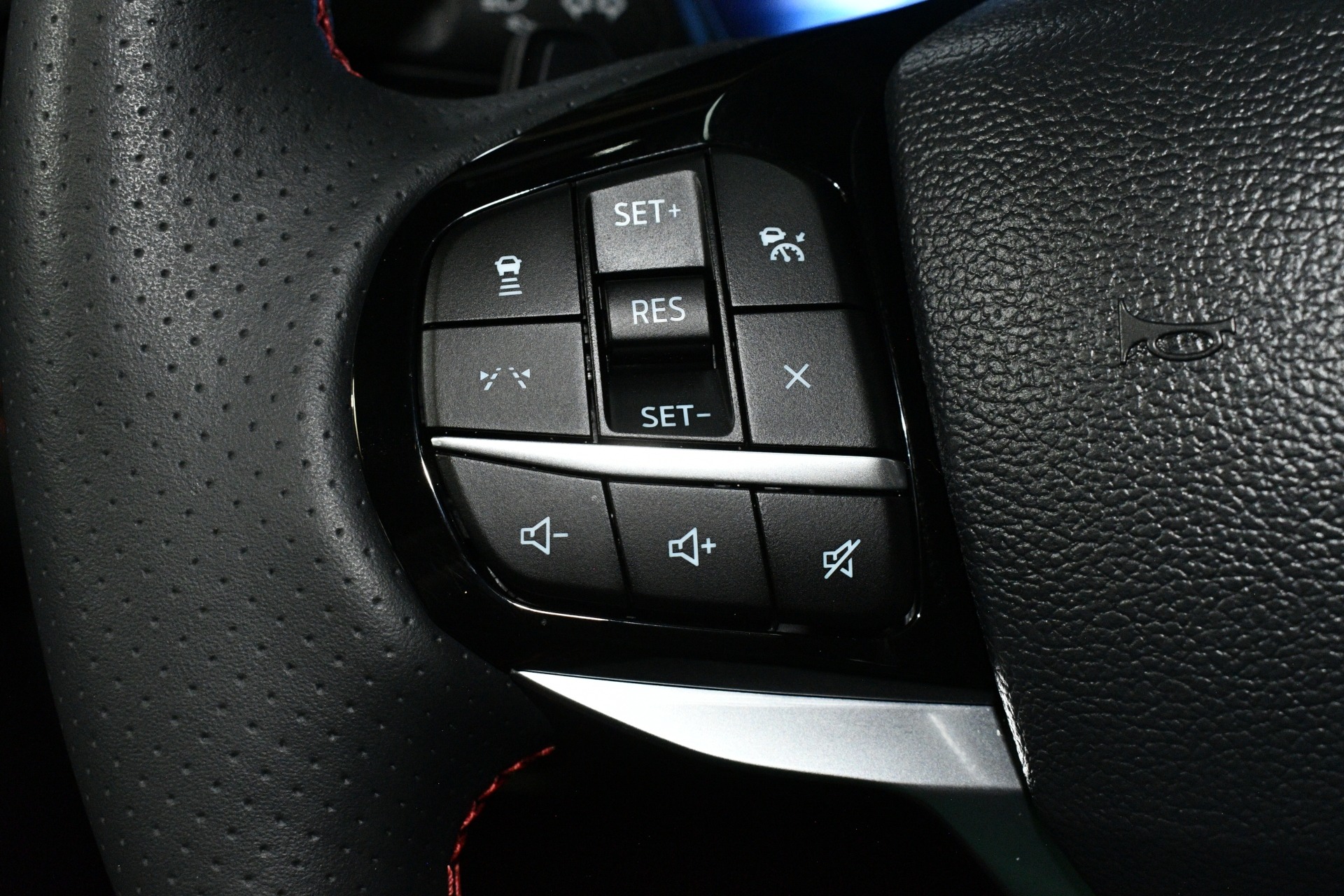 2025 Ford Explorer ST - Photo 31