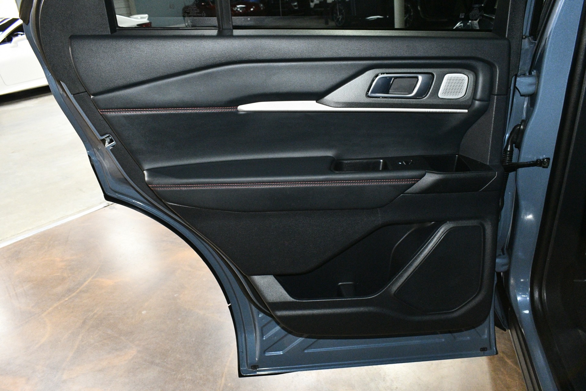 2025 Ford Explorer ST - Photo 43