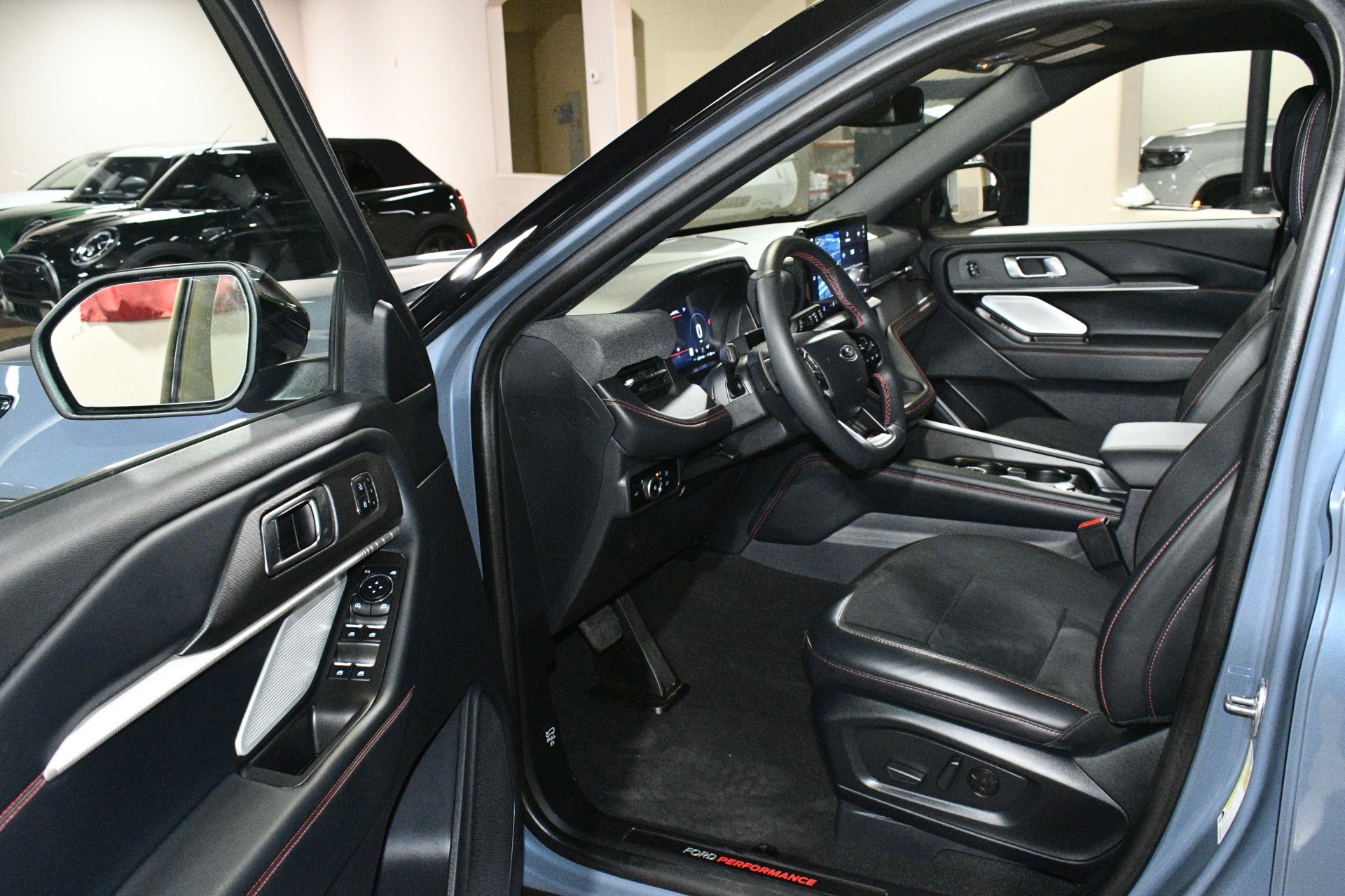 2025 Ford Explorer ST - Photo 45