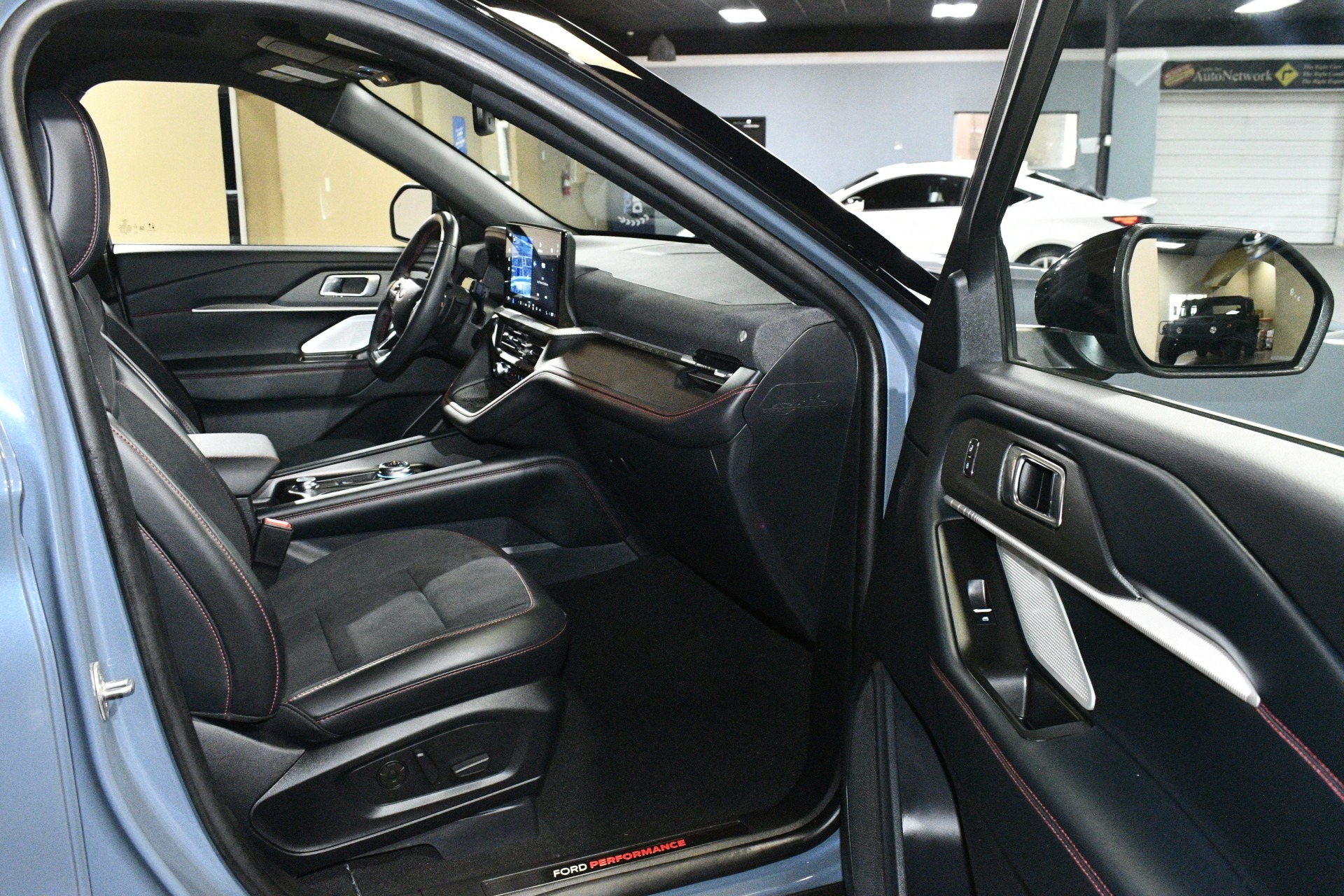2025 Ford Explorer ST - Photo 46