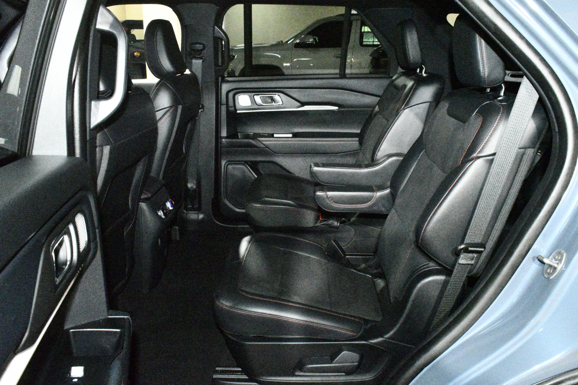 2025 Ford Explorer ST - Photo 47