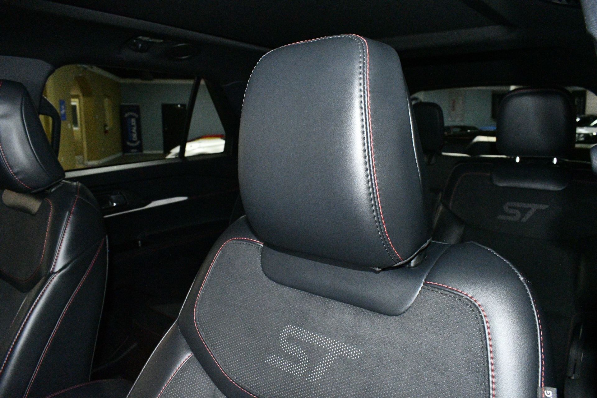 2025 Ford Explorer ST - Photo 9