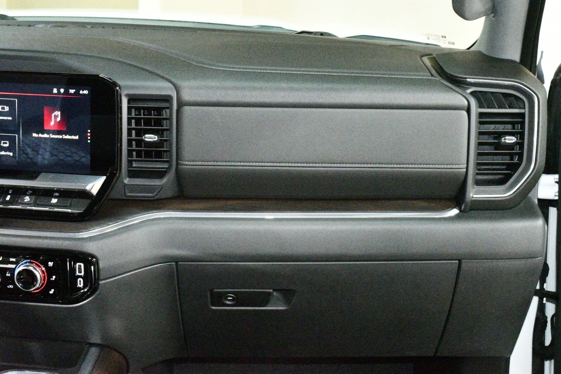 2023 GMC Sierra 1500 SLT - Photo 24