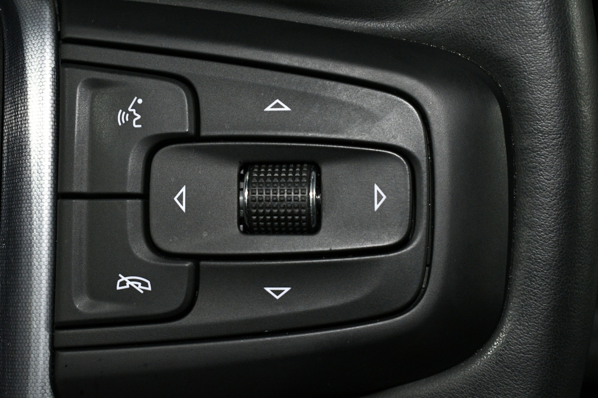 2023 GMC Sierra 1500 SLT - Photo 28