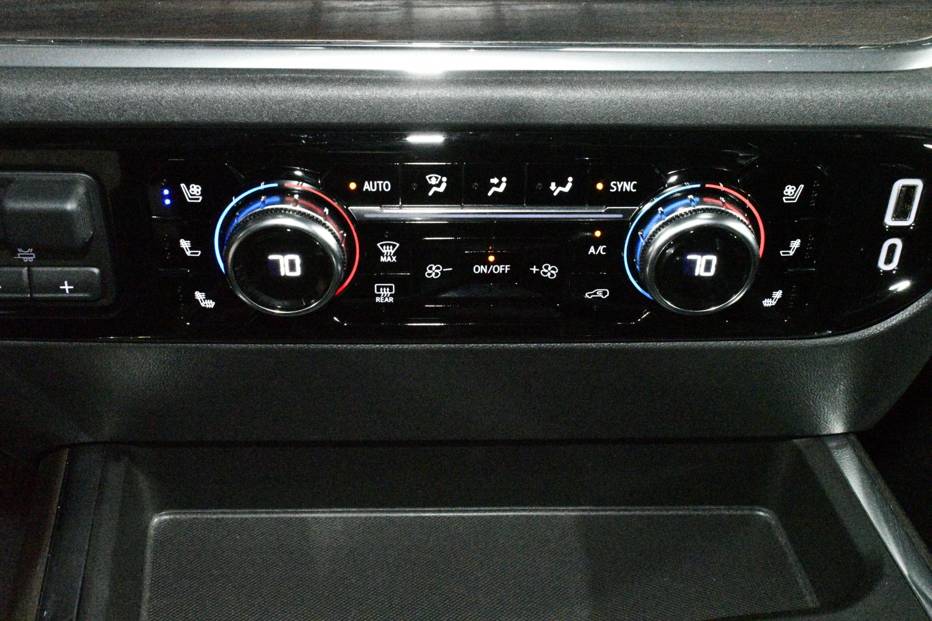 2023 GMC Sierra 1500 SLT - Photo 34