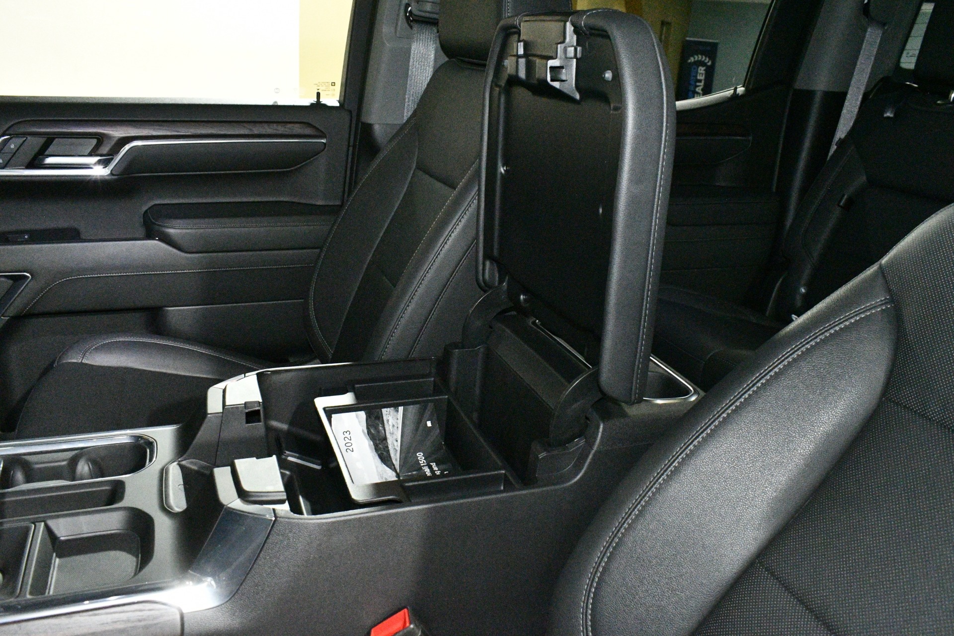 2023 GMC Sierra 1500 SLT - Photo 40
