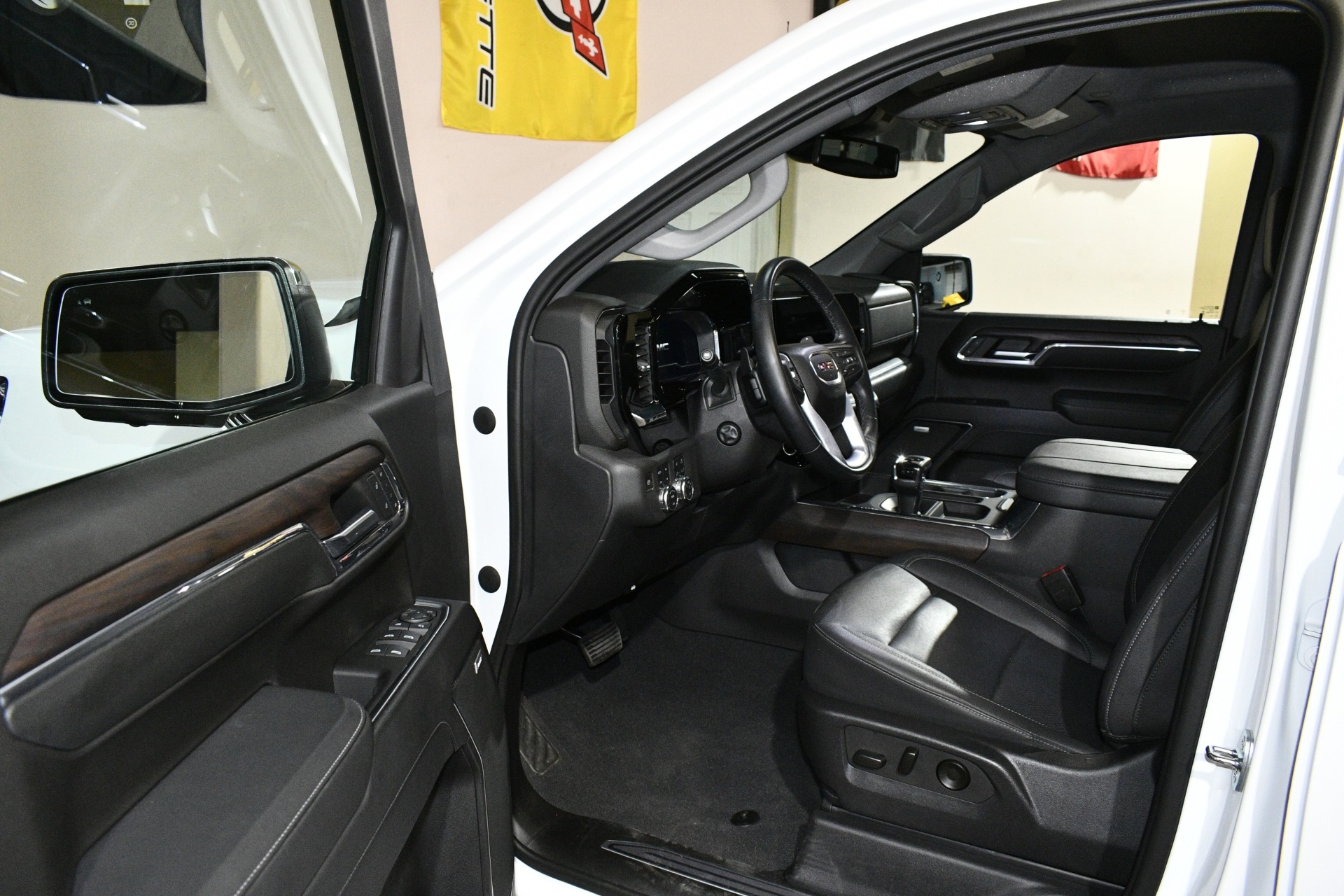 2023 GMC Sierra 1500 SLT - Photo 47