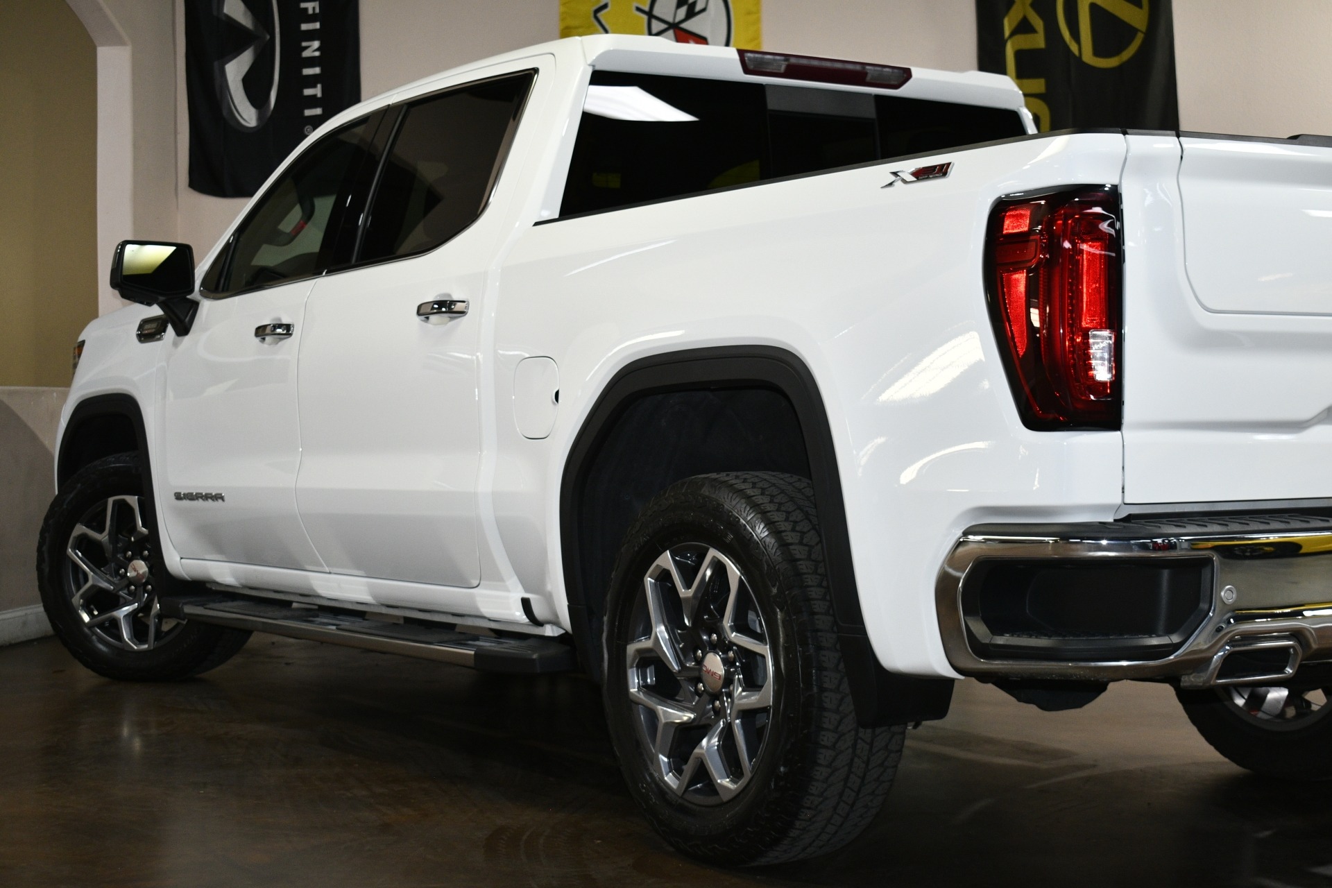 2023 GMC Sierra 1500 SLT - Photo 55