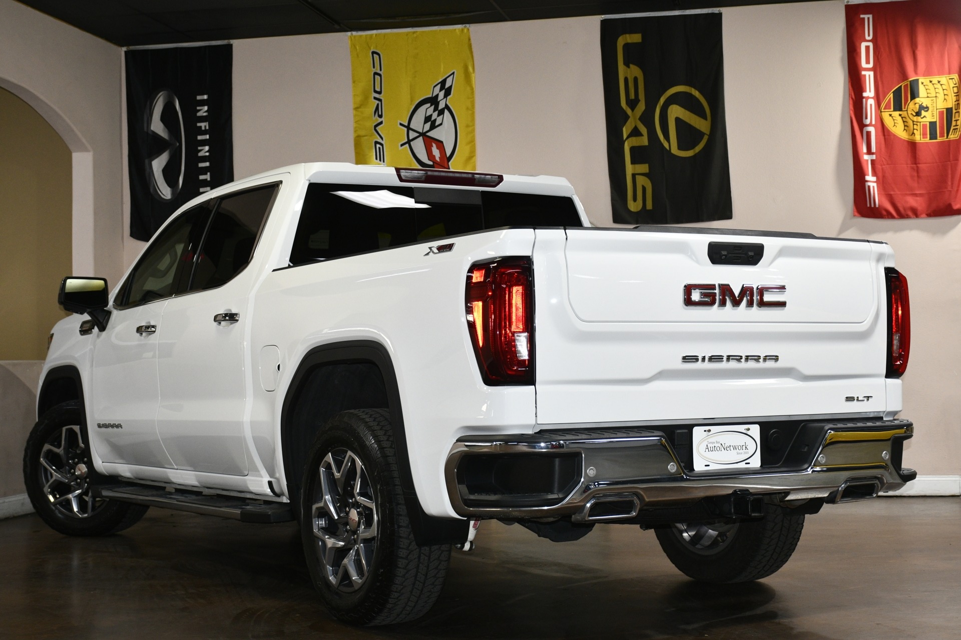 2023 GMC Sierra 1500 SLT - Photo 6
