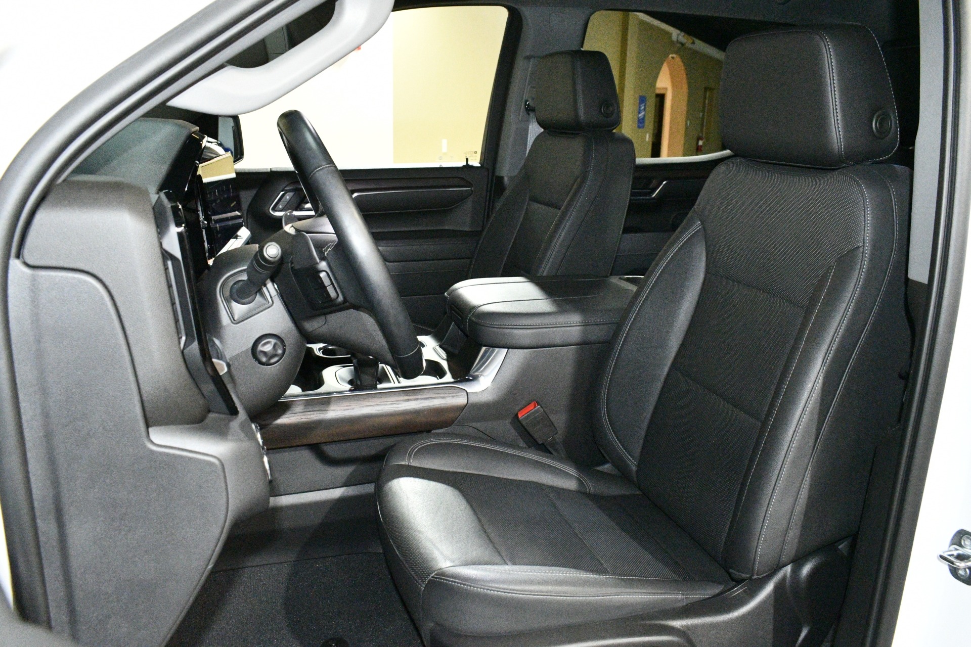 2023 GMC Sierra 1500 SLT - Photo 7