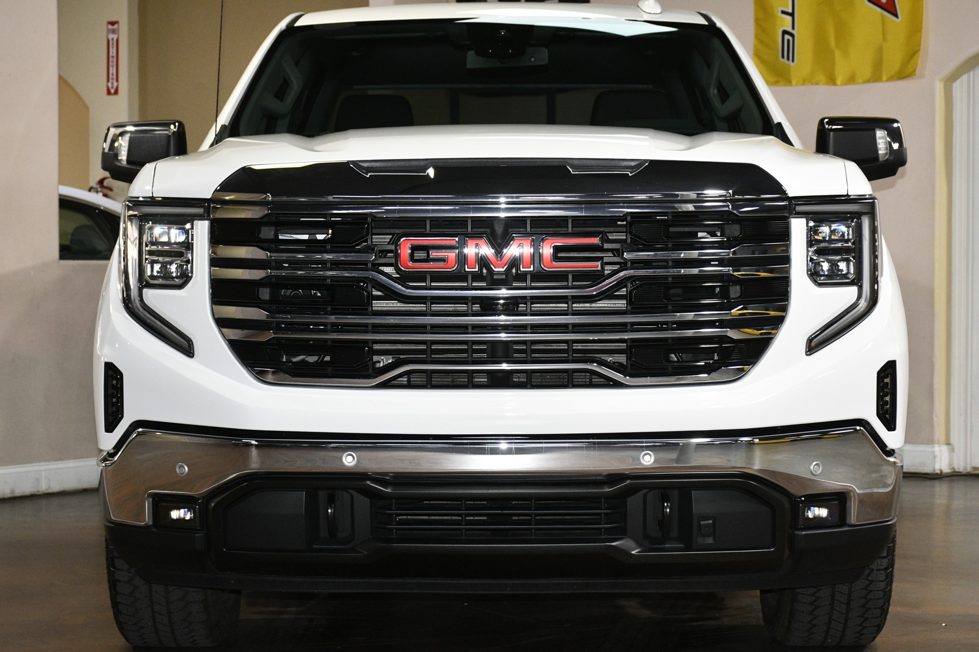 2023 GMC Sierra 4WD Crew Cab Short Box SLT's photo