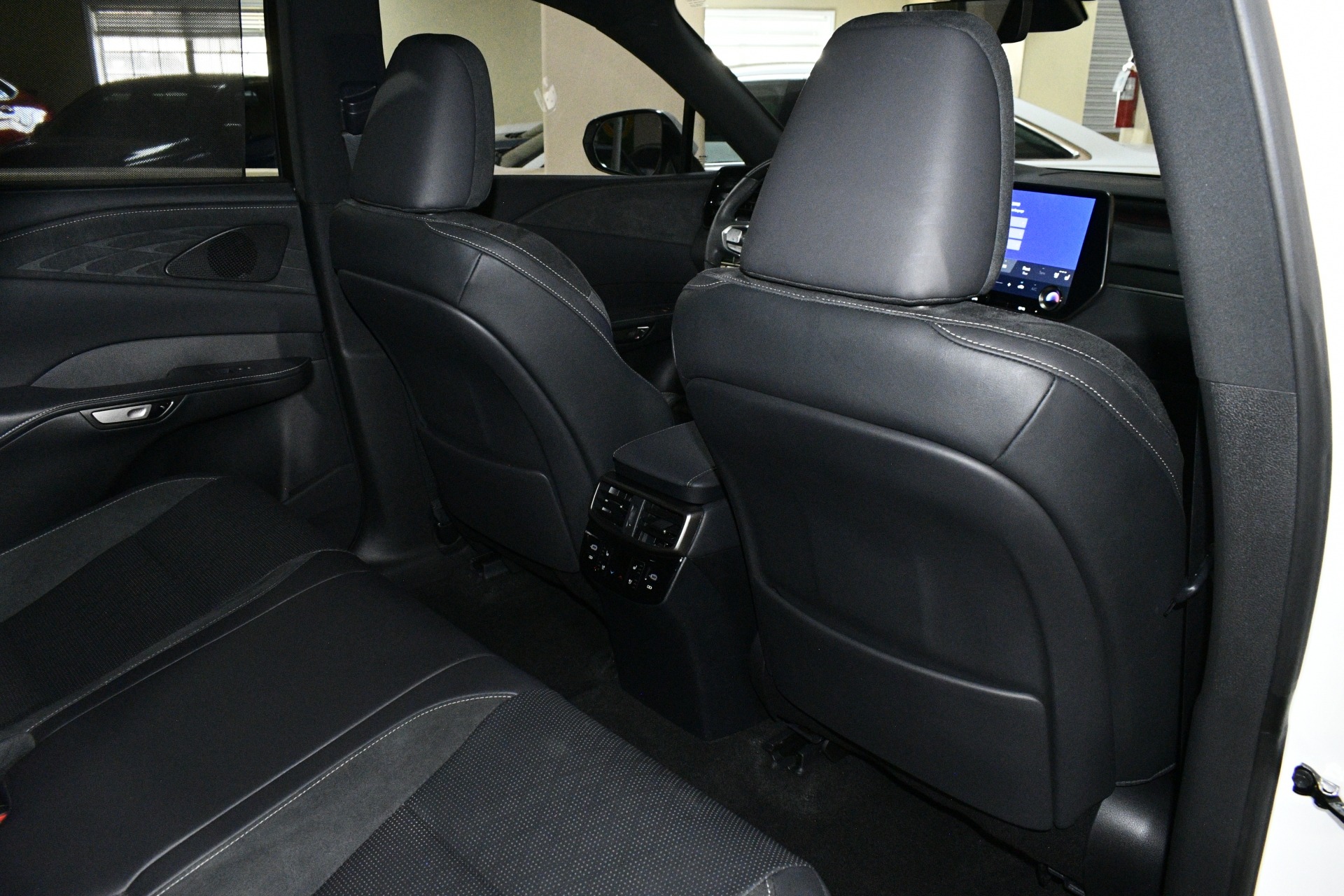 2023 Lexus RX 350 - Photo 16