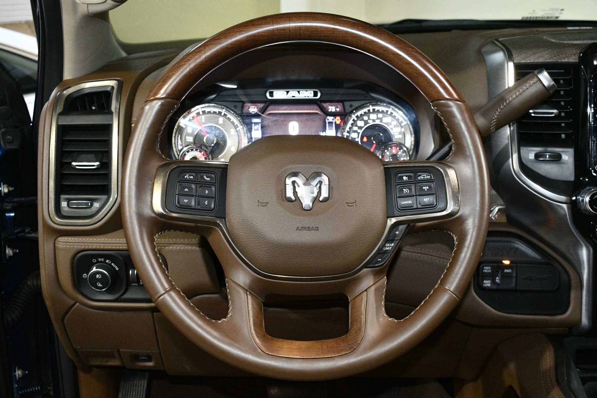 2021 RAM Ram 3500 Pickup Longhorn - Photo 21
