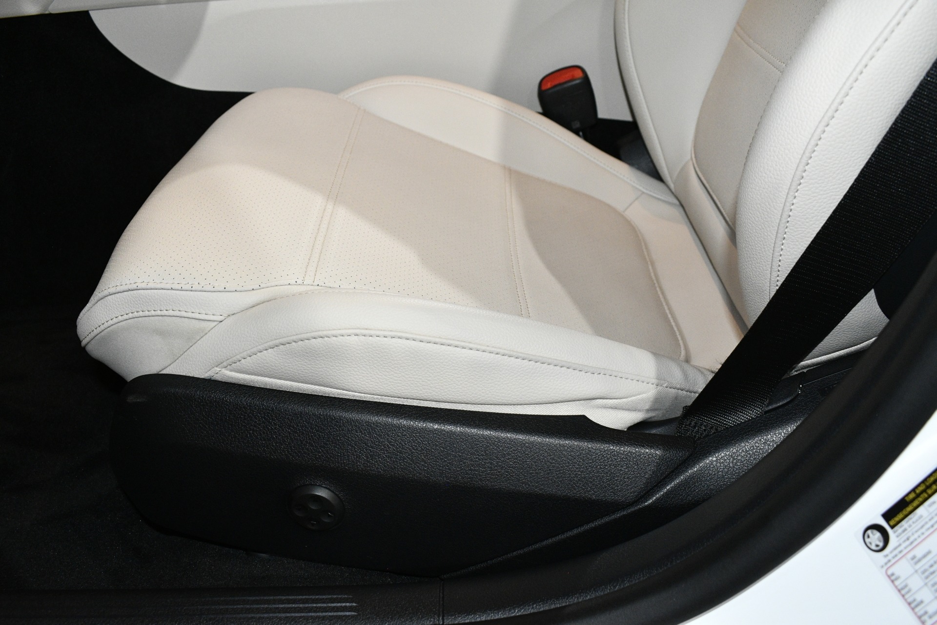2023 Mercedes-Benz C-Class Sedan C 300 - Photo 13