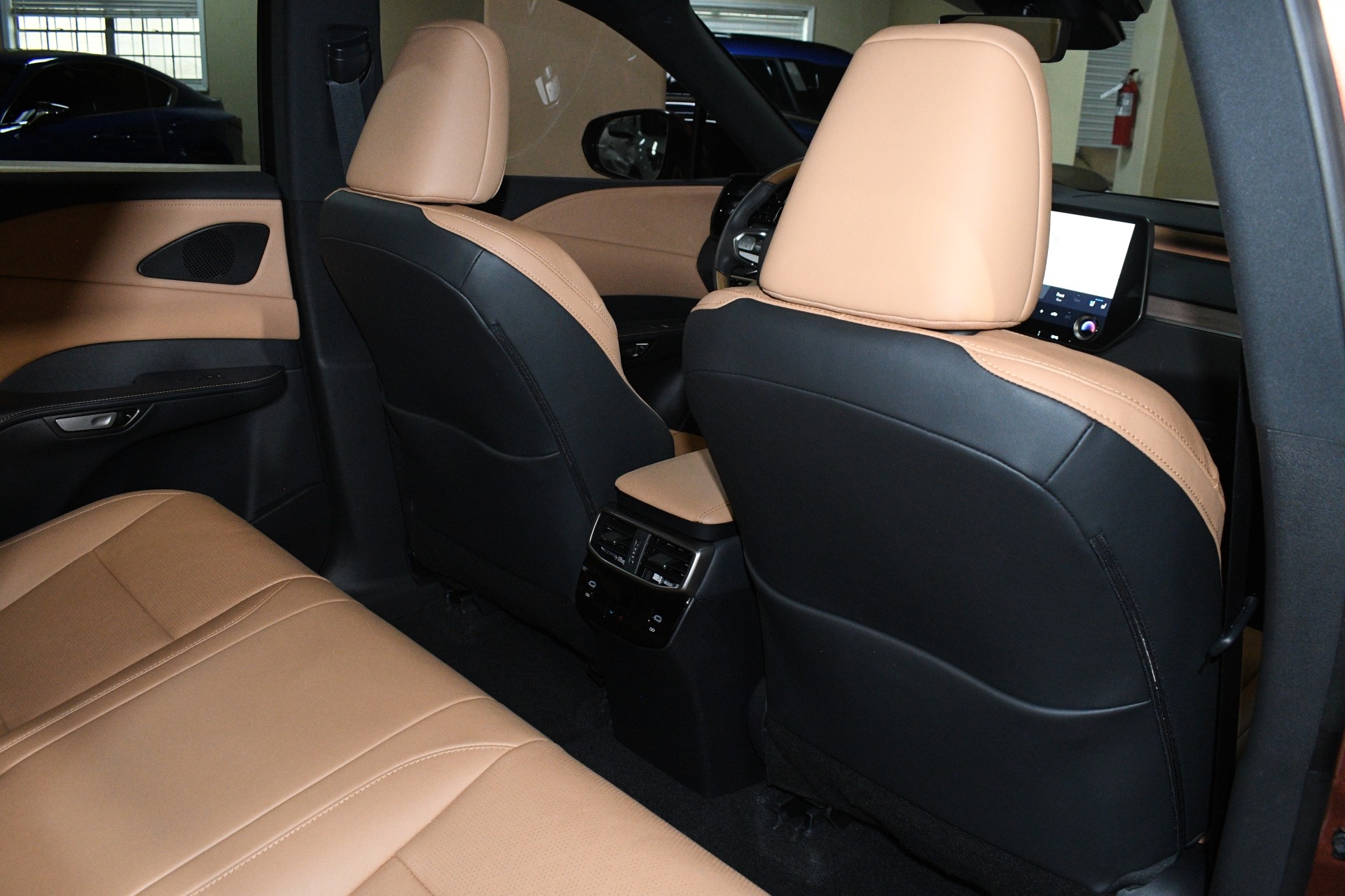 2025 Lexus RX 350 - Photo 16