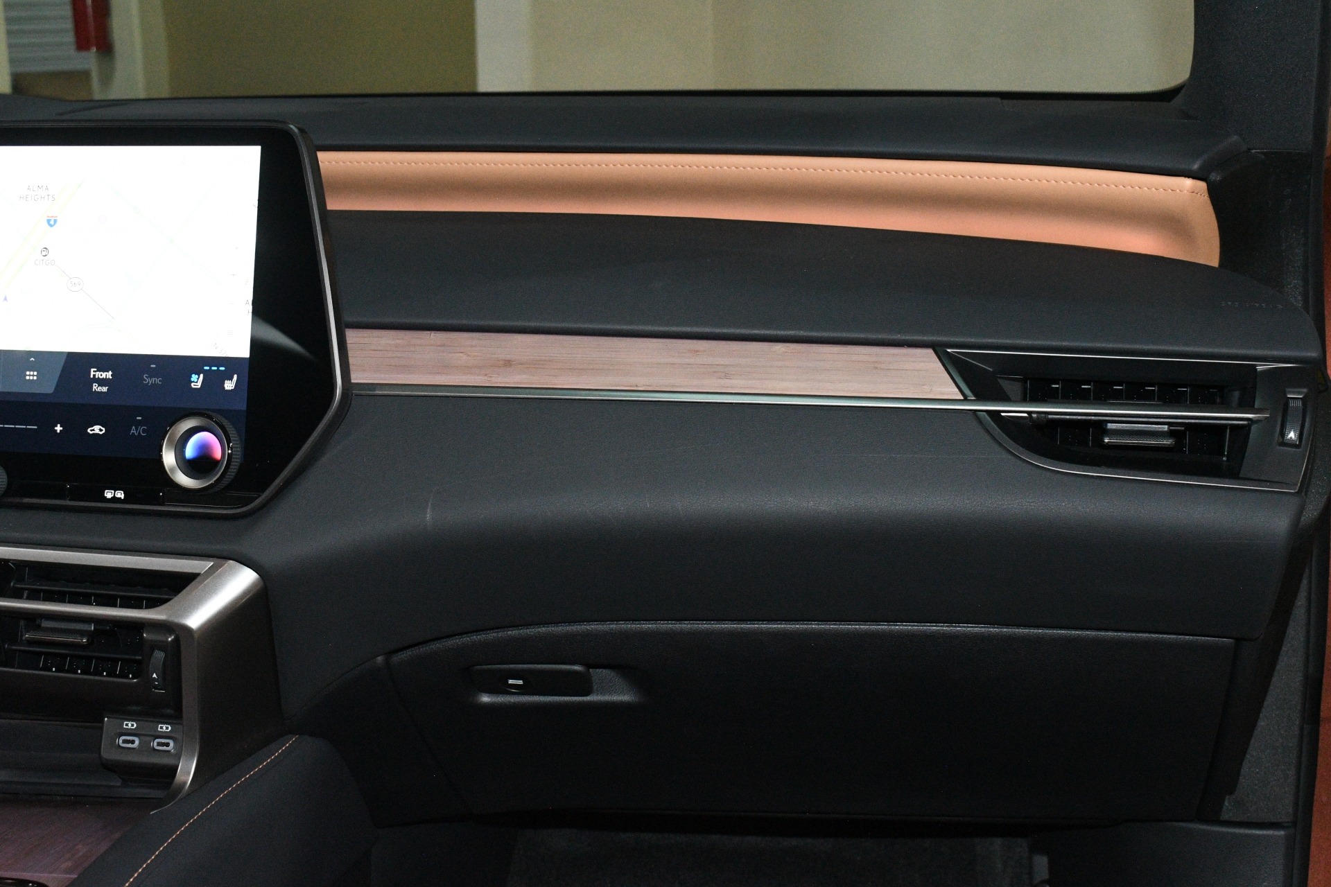 2025 Lexus RX 350 - Photo 24