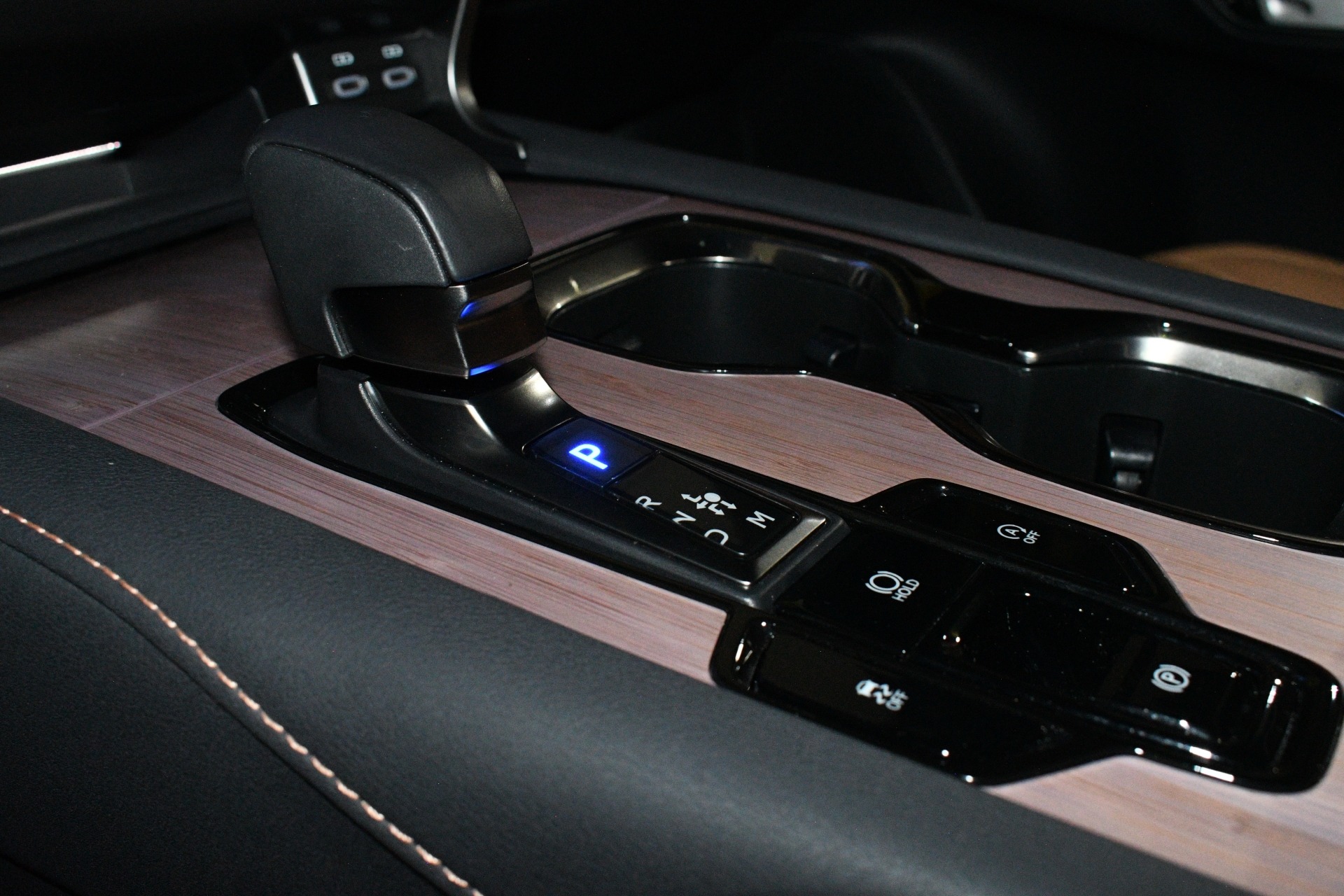 2025 Lexus RX 350 - Photo 37