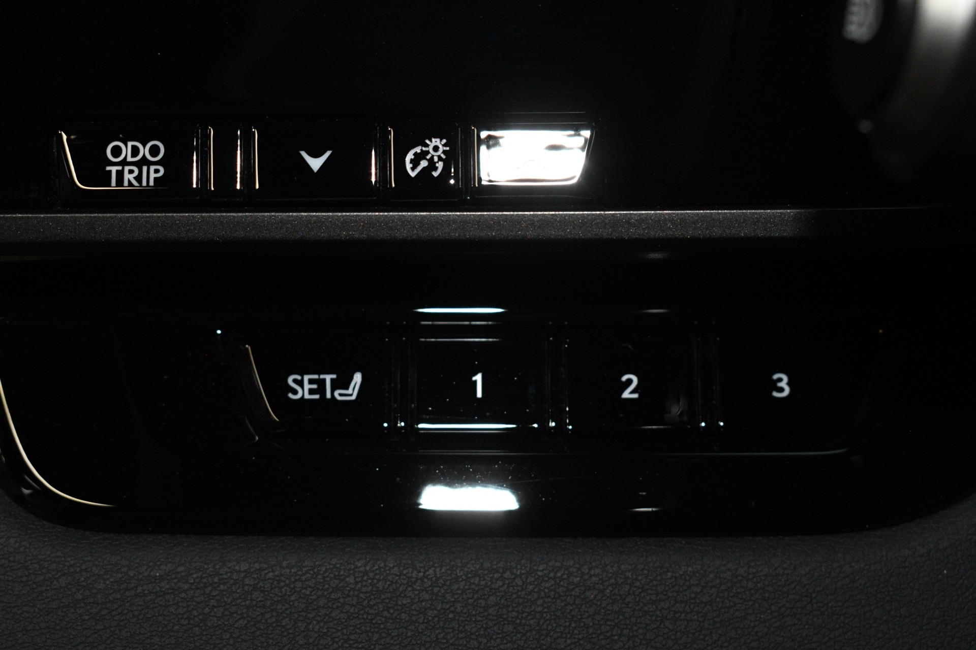 2025 Lexus RX 350 - Photo 39