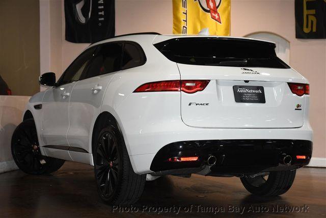 2019 Jaguar F-PACE S photo 4