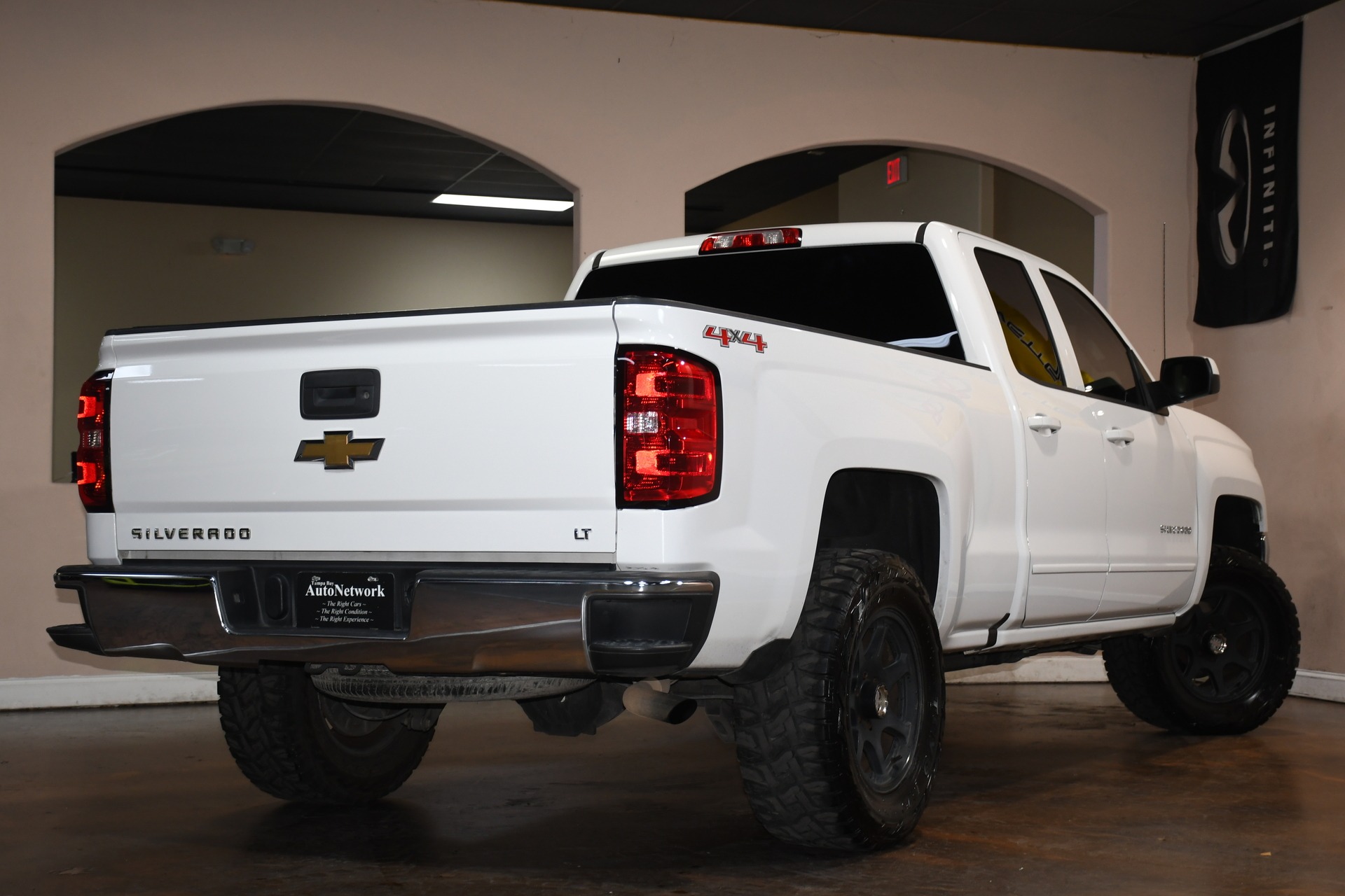 2016 Chevrolet Silverado 1500 LT photo 3