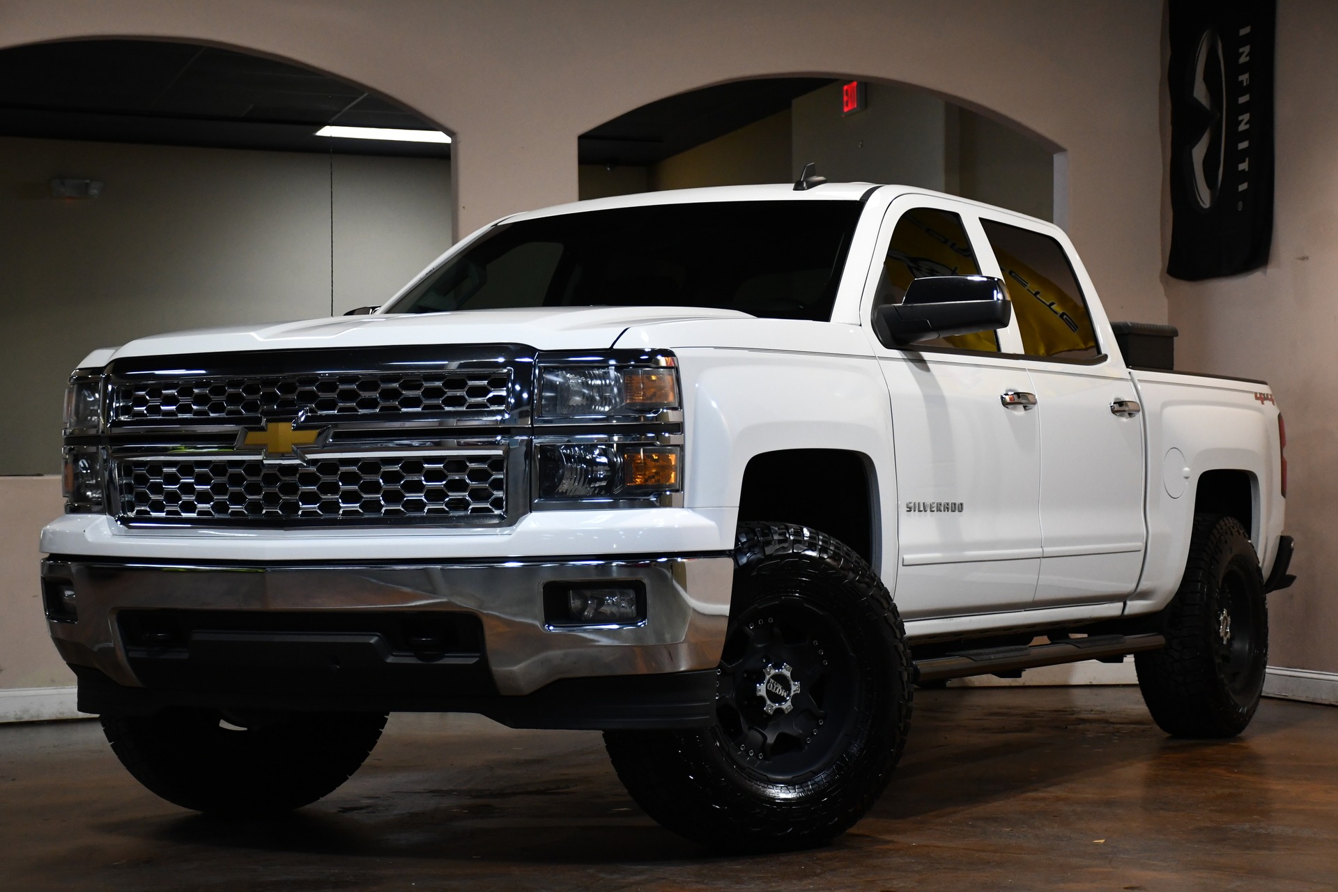 2015 Chevrolet Silverado 1500 LT photo 2