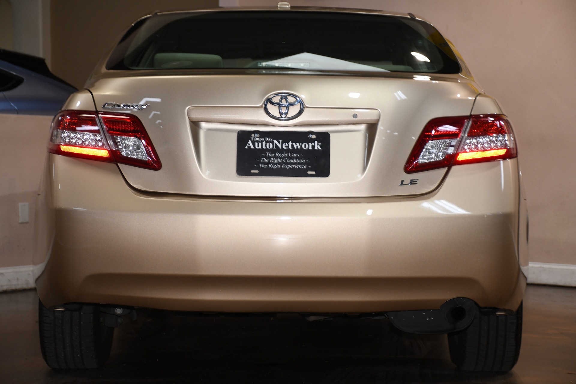 2010 Toyota Camry LE photo 2