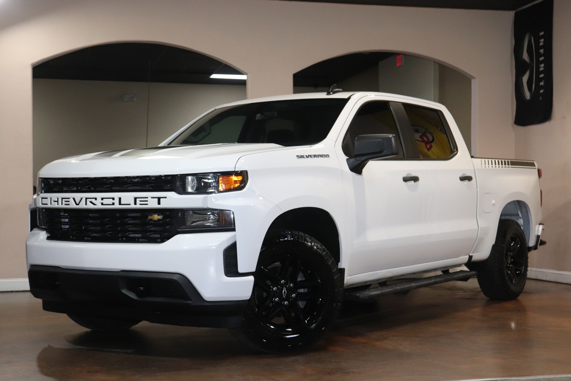 2019 Chevrolet Silverado 1500 Custom photo 4