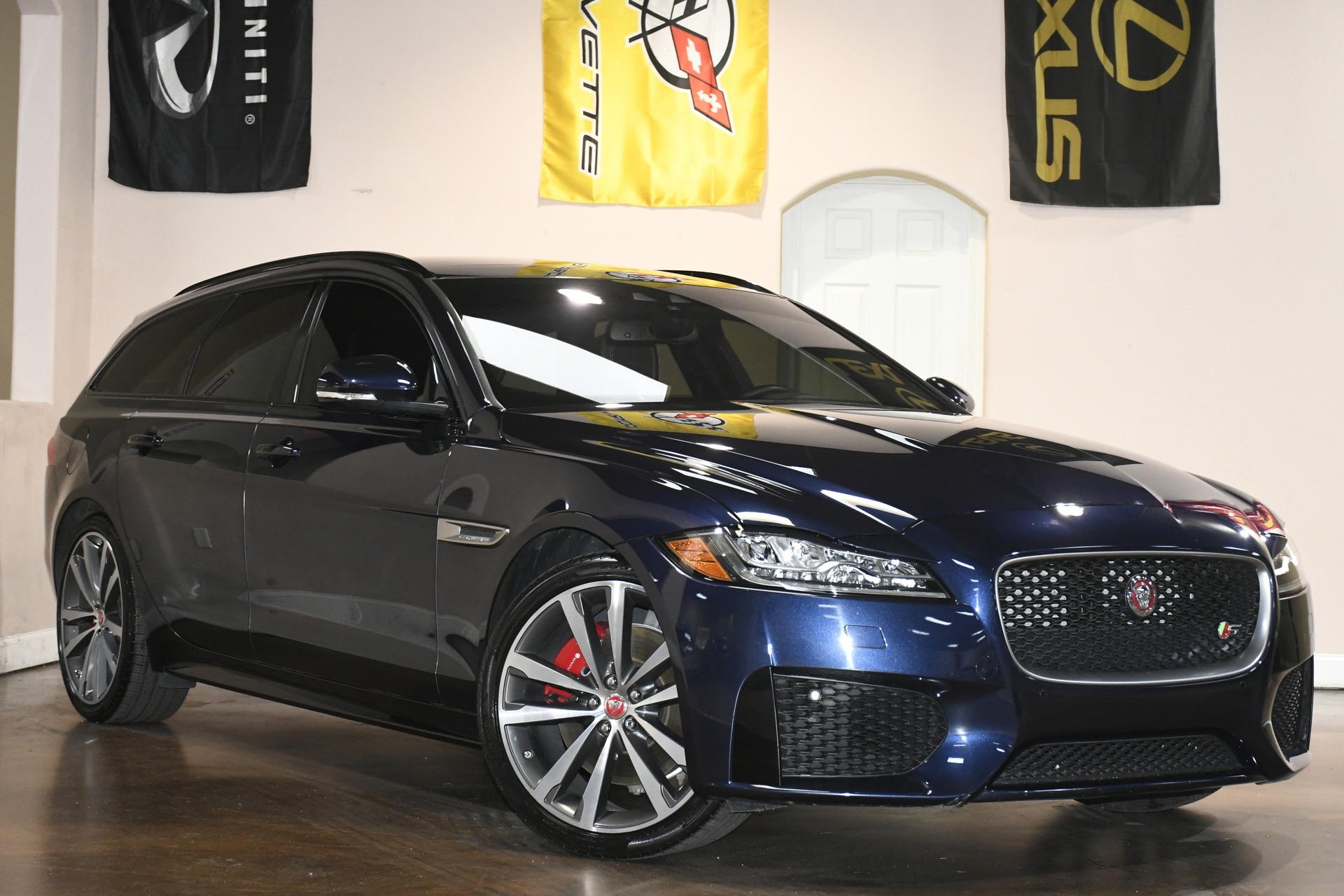 2018 Jaguar XF Sportbrake S photo 2