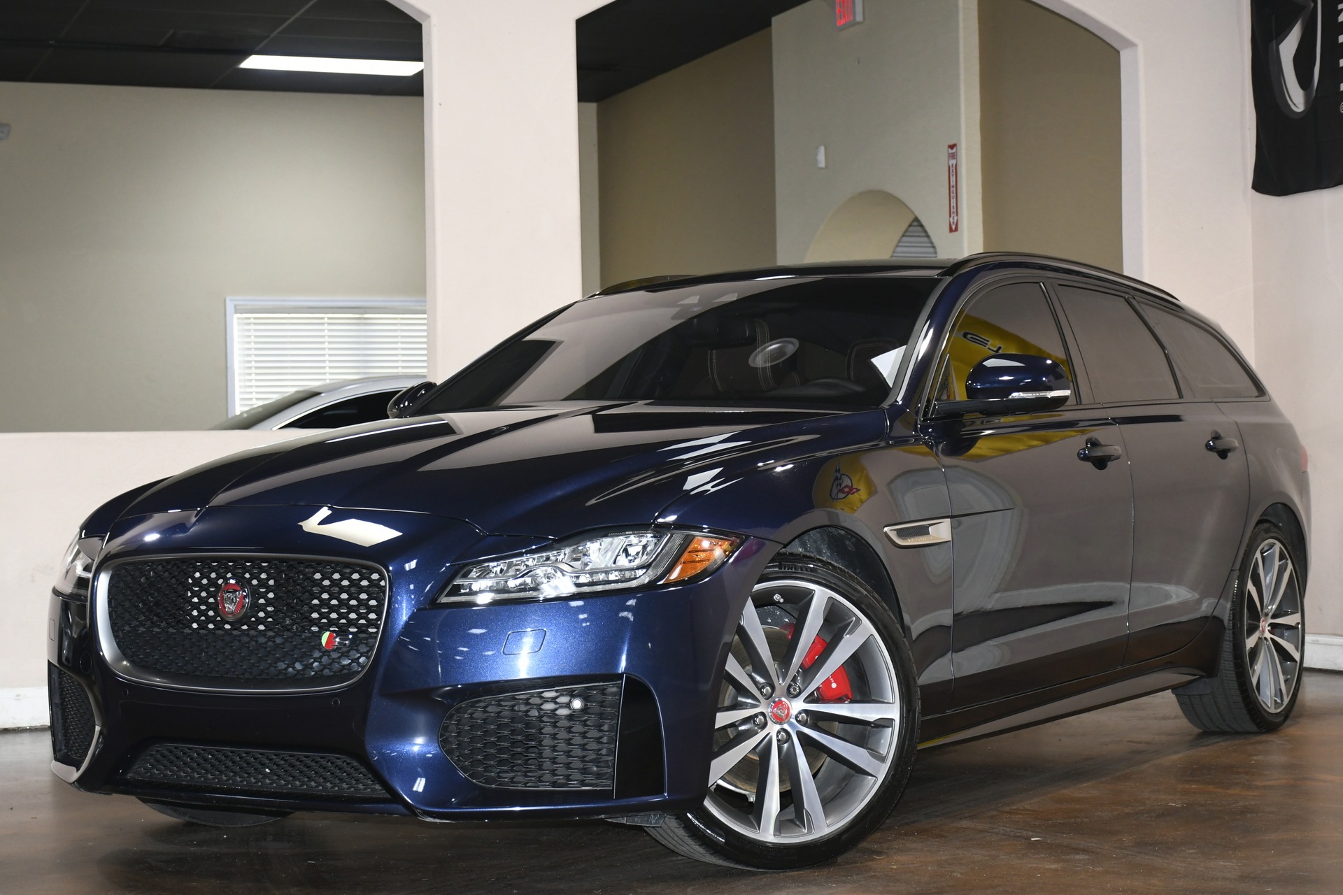 2018 Jaguar XF Sportbrake S photo 3