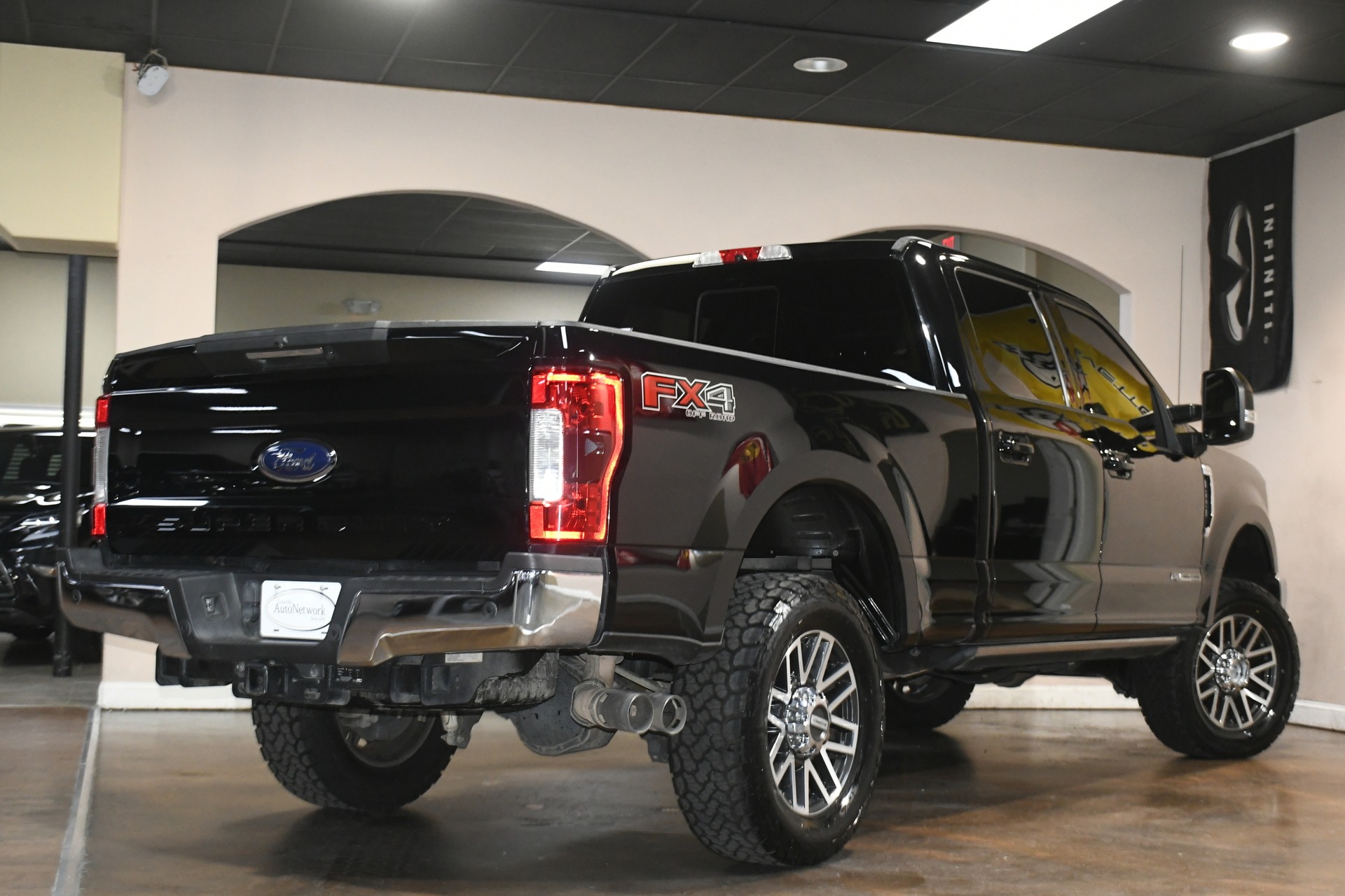 2017 Ford F-250 Lariat photo 2