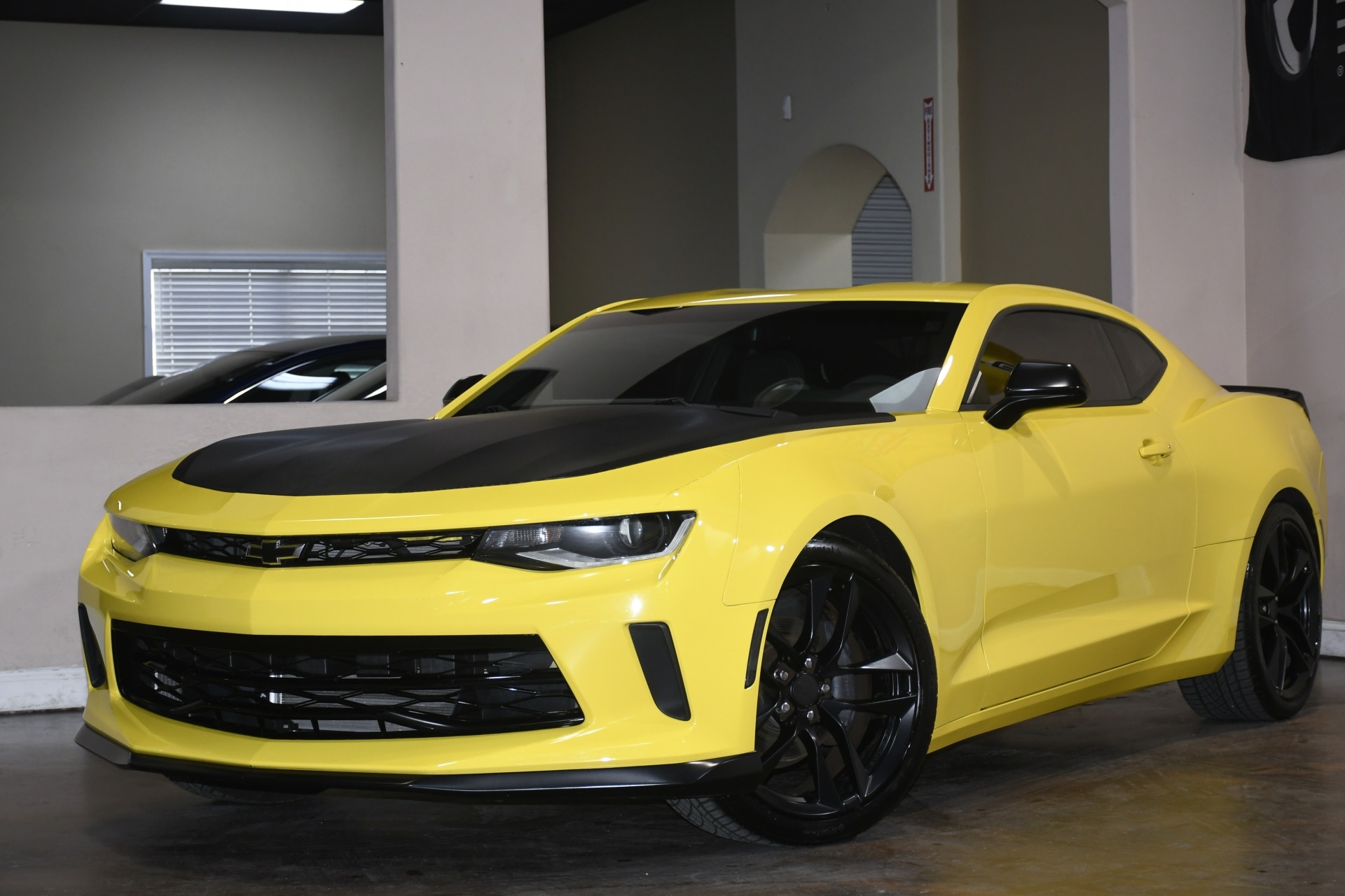 2017 Chevrolet Camaro 2LT photo 4