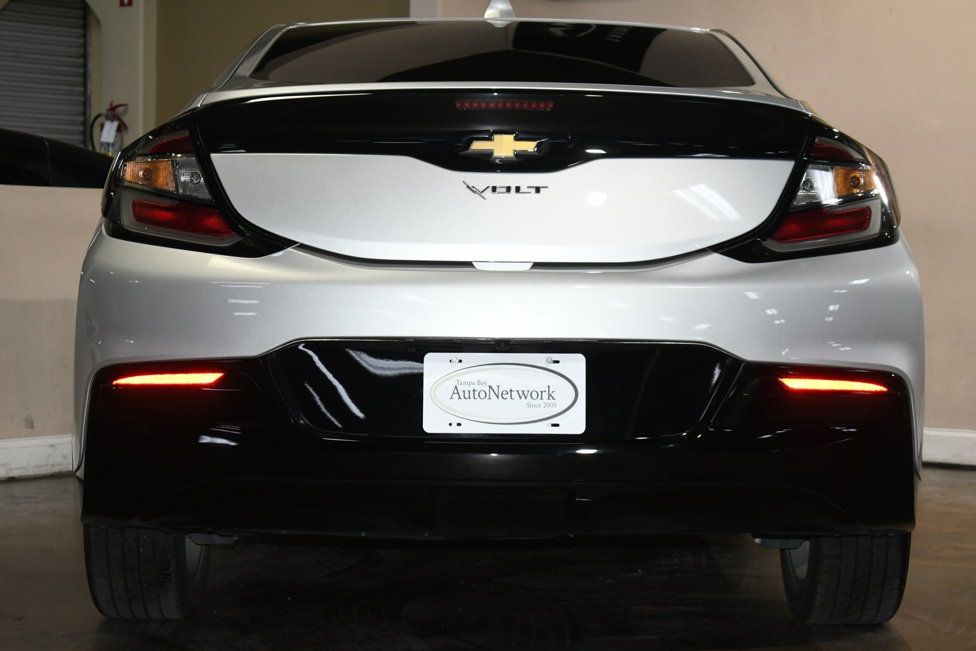 2017 Chevrolet Volt LT photo 2