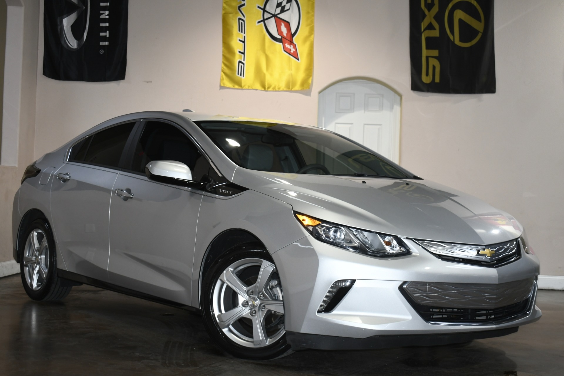 2017 Chevrolet Volt LT photo 3