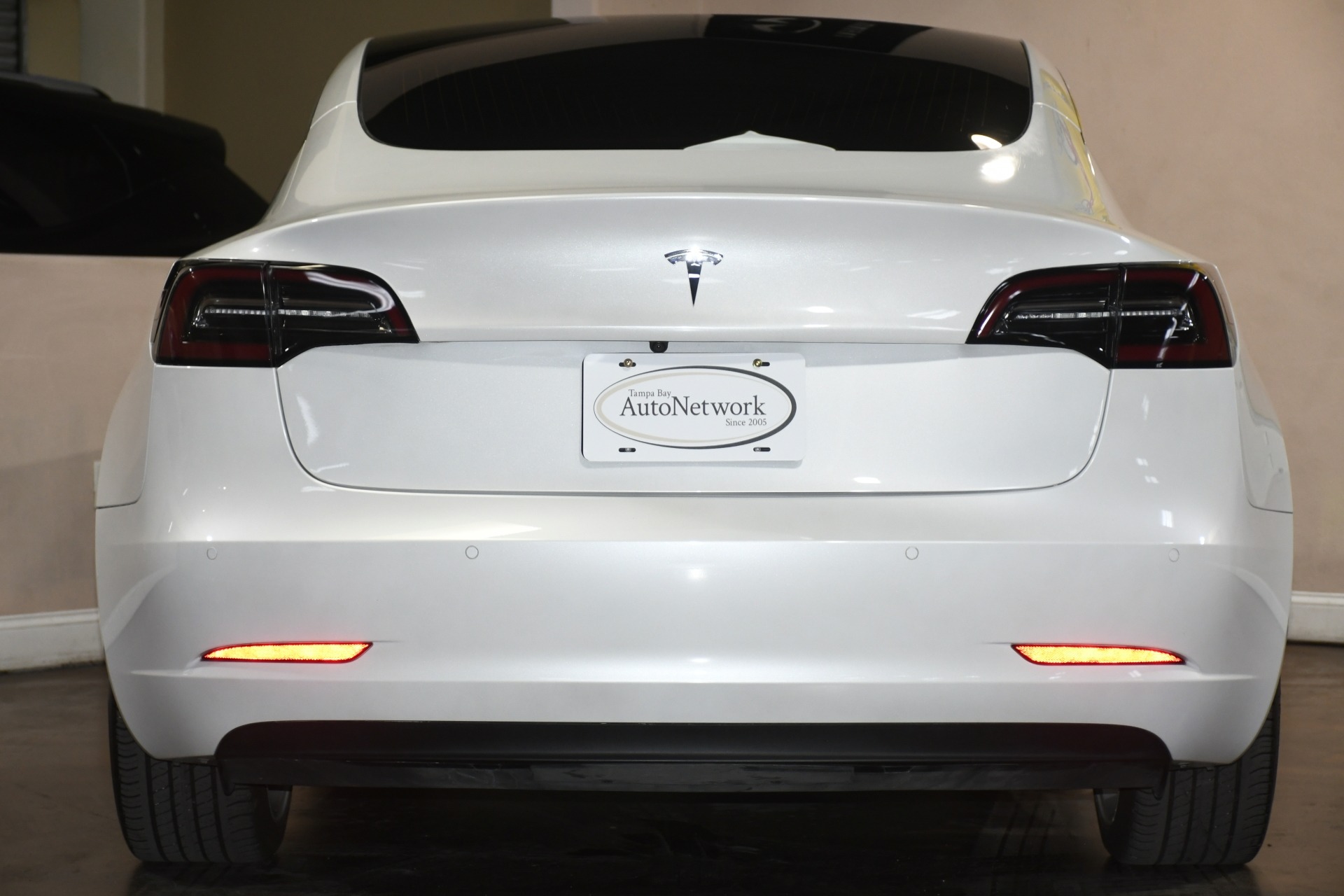2020 Tesla Model 3 Standard Range Plus photo 2
