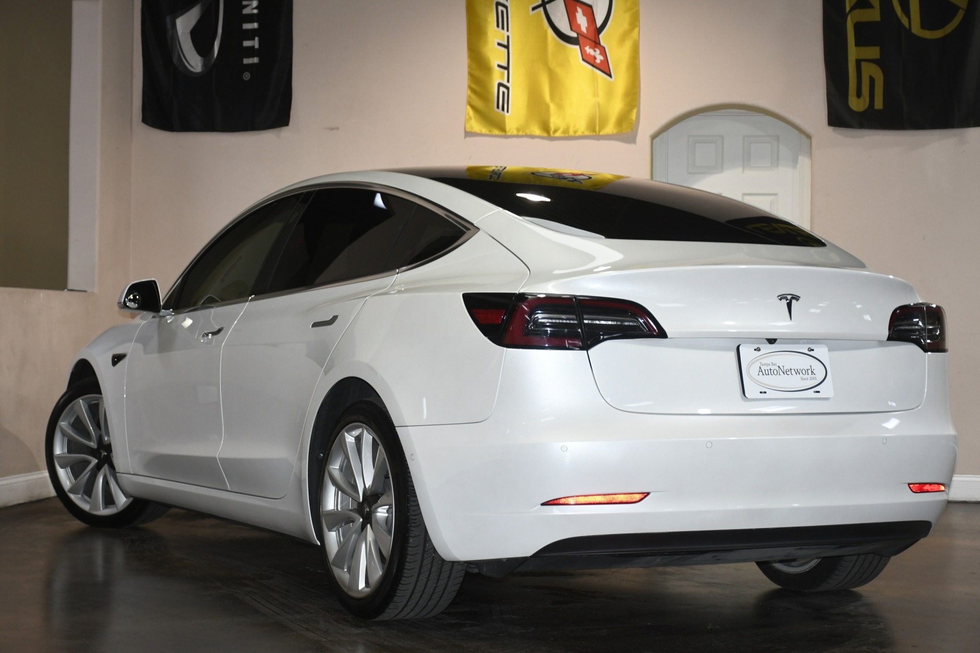 2020 Tesla Model 3 Standard Range Plus photo 3