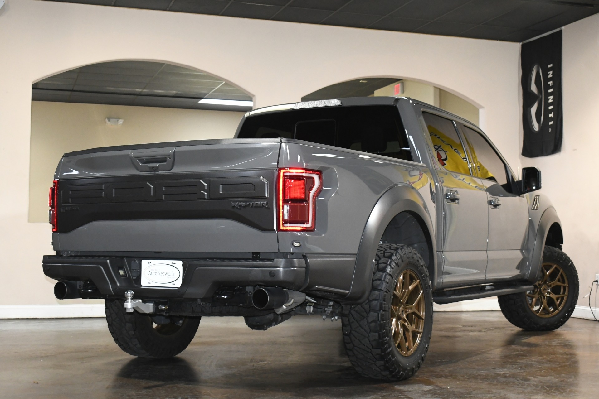 2018 Ford F-150 Raptor photo 2