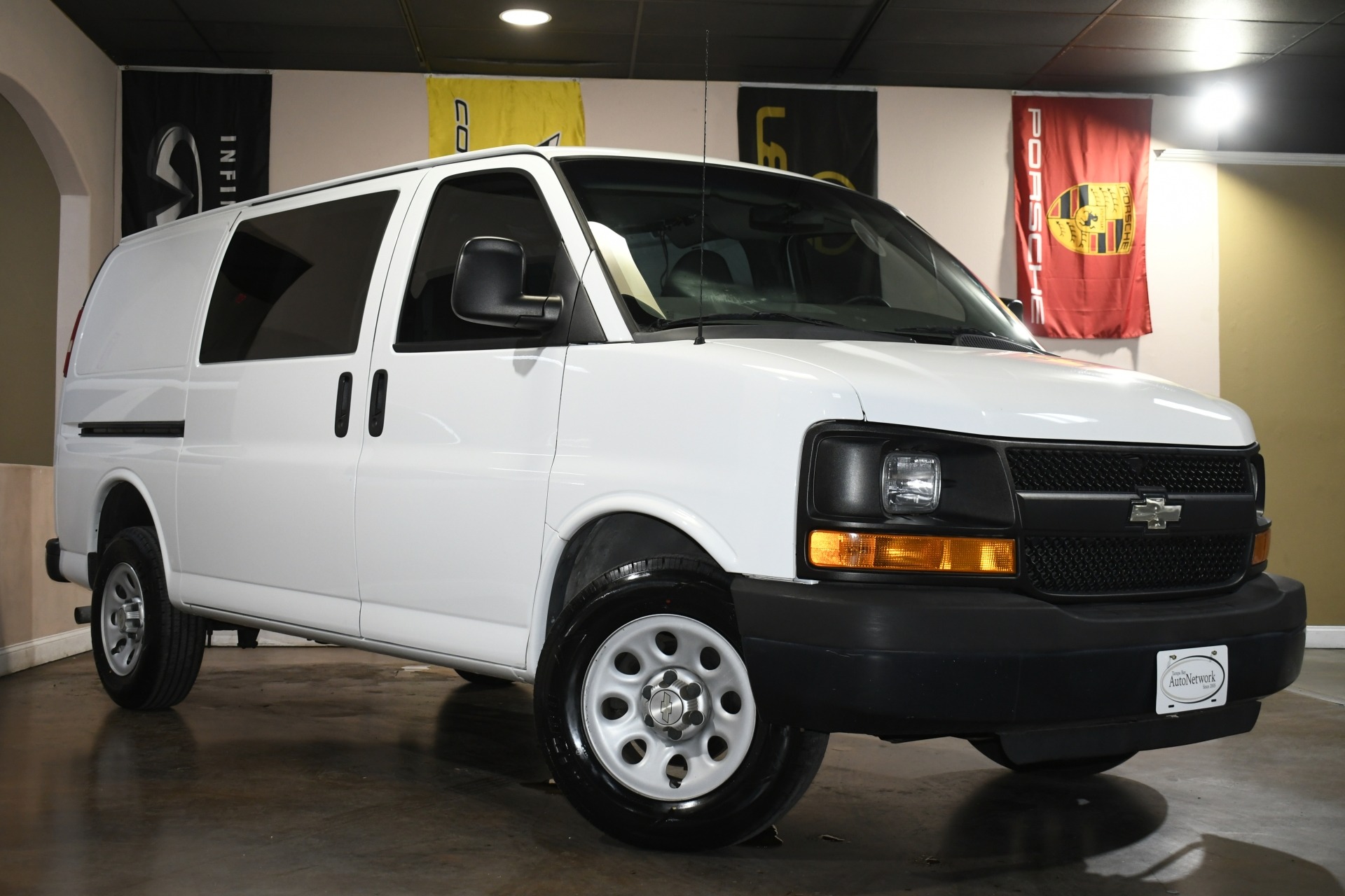 2014 Chevrolet Express 1500 Cargo Van photo 2